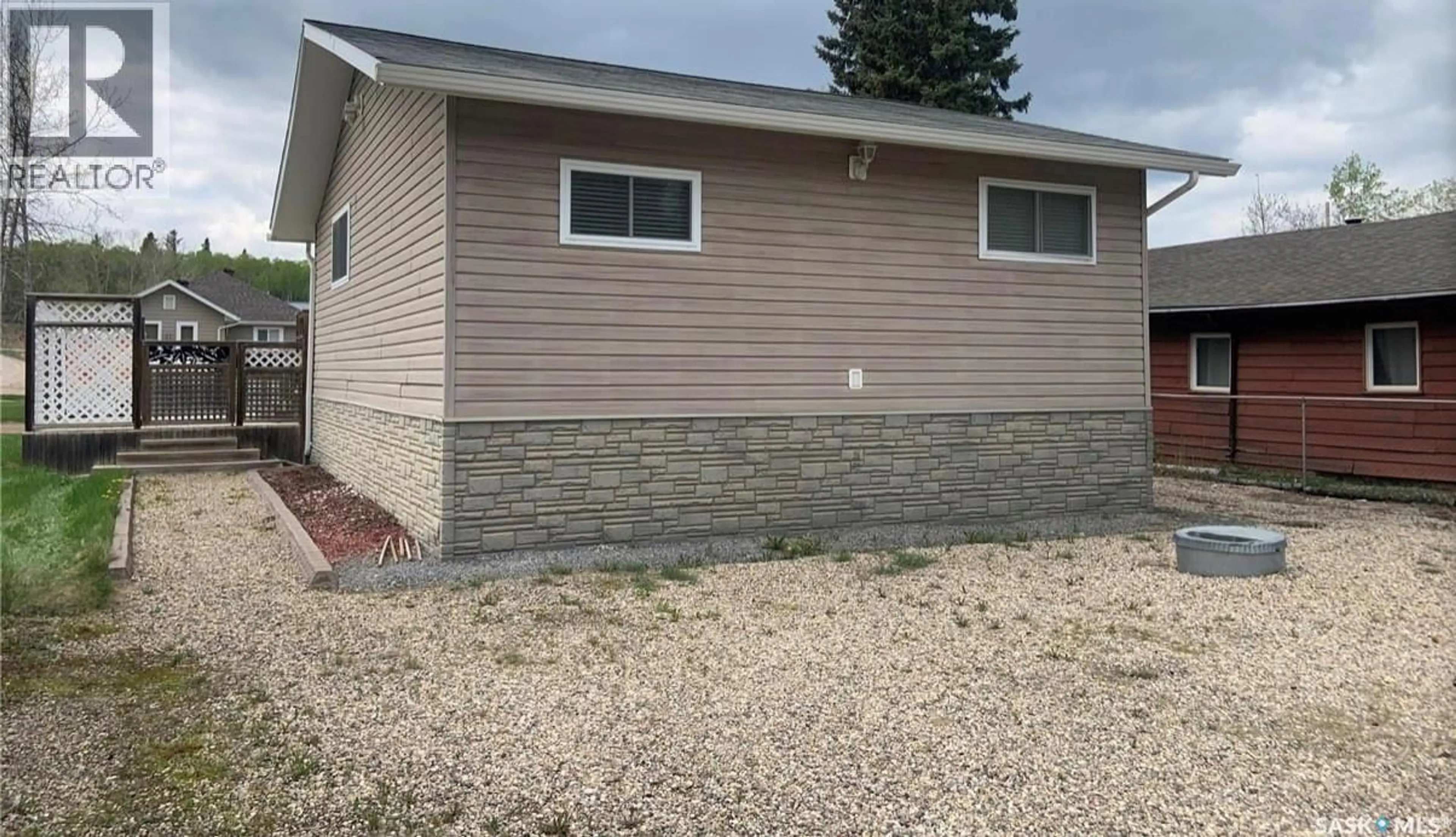 Home with vinyl exterior material, street for 502 SOUTHSHORE DRIVE, Lakeland Rm No. 521 Saskatchewan S0J0N0