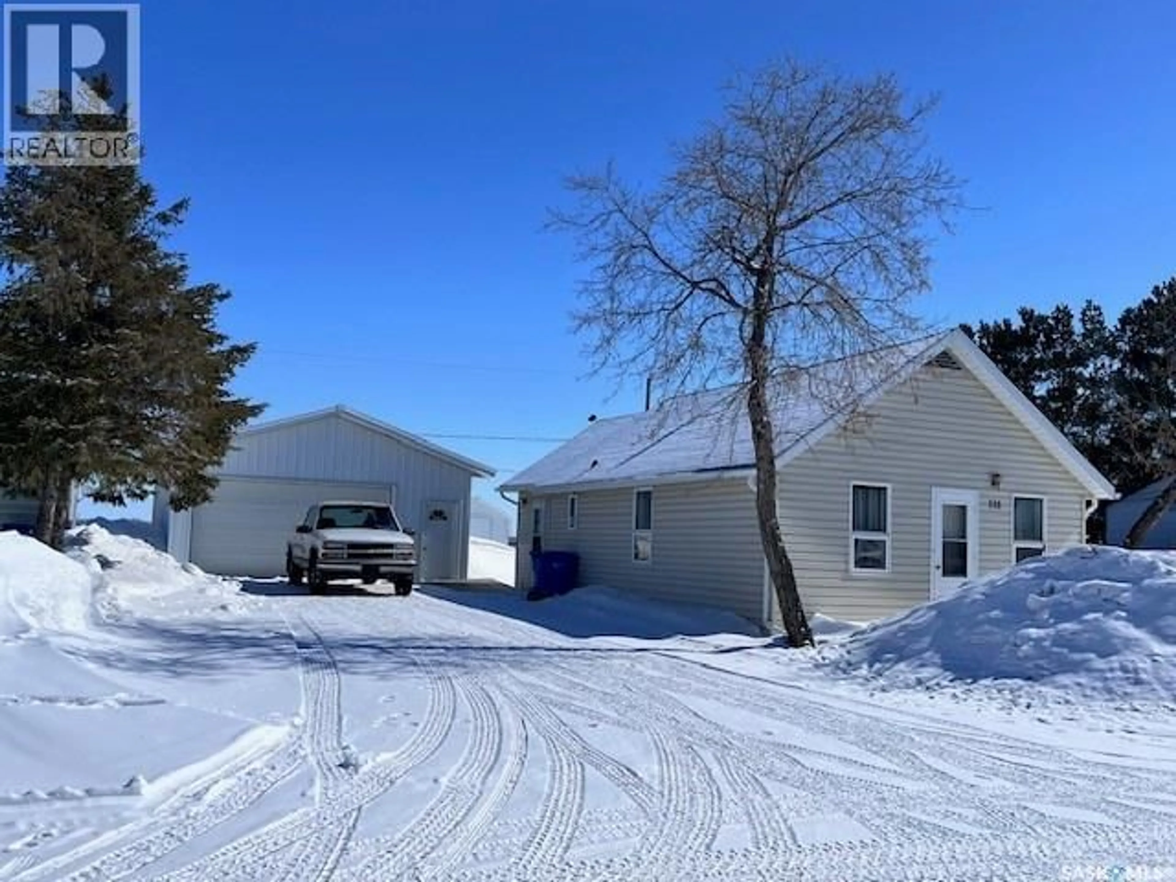 A pic from outside/outdoor area/front of a property/back of a property/a pic from drone, street for 332 RUTTLE AVENUE, Kinistino Saskatchewan S0J1H0