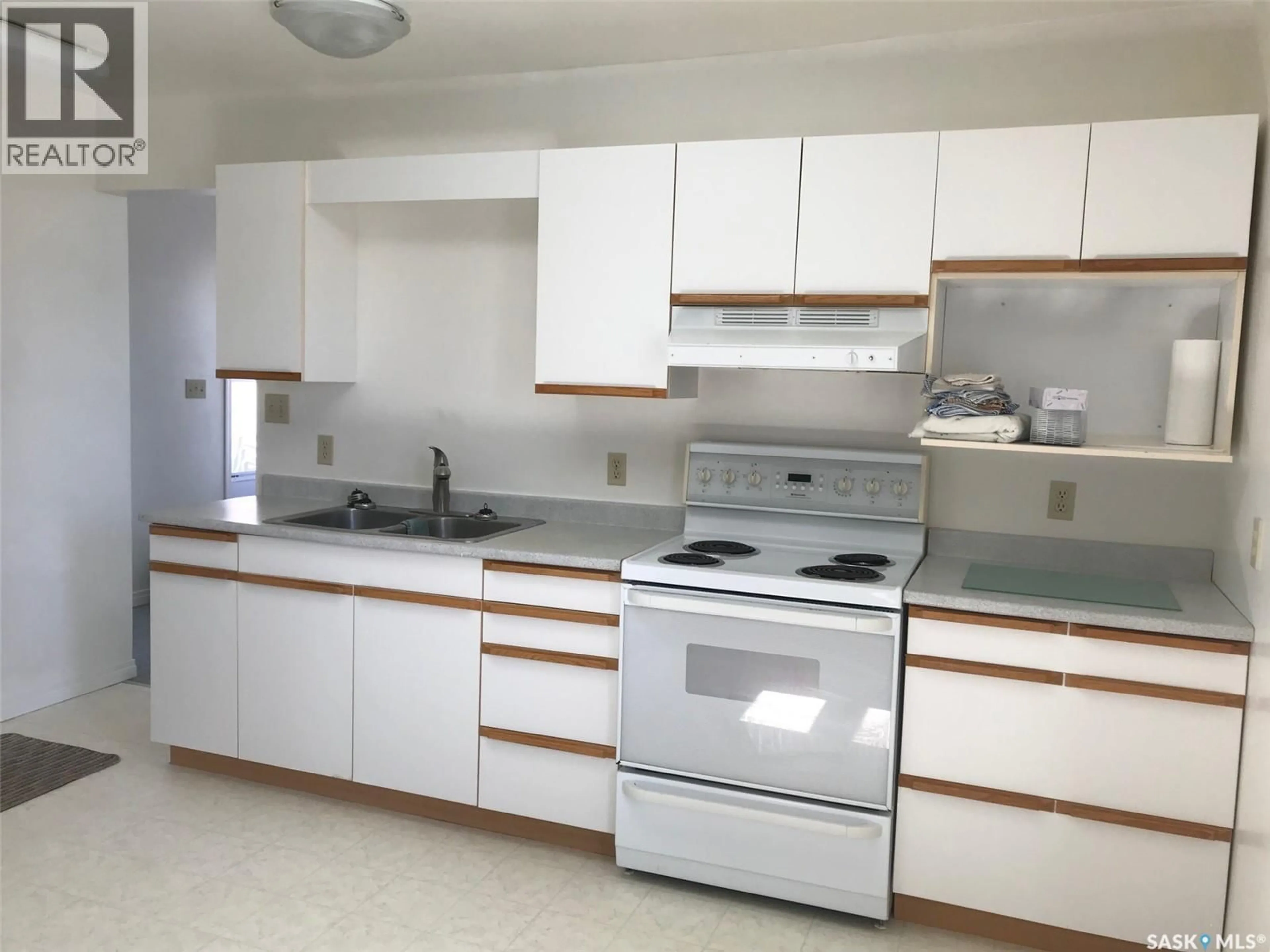 Standard kitchen, unknown for 332 RUTTLE AVENUE, Kinistino Saskatchewan S0J1H0