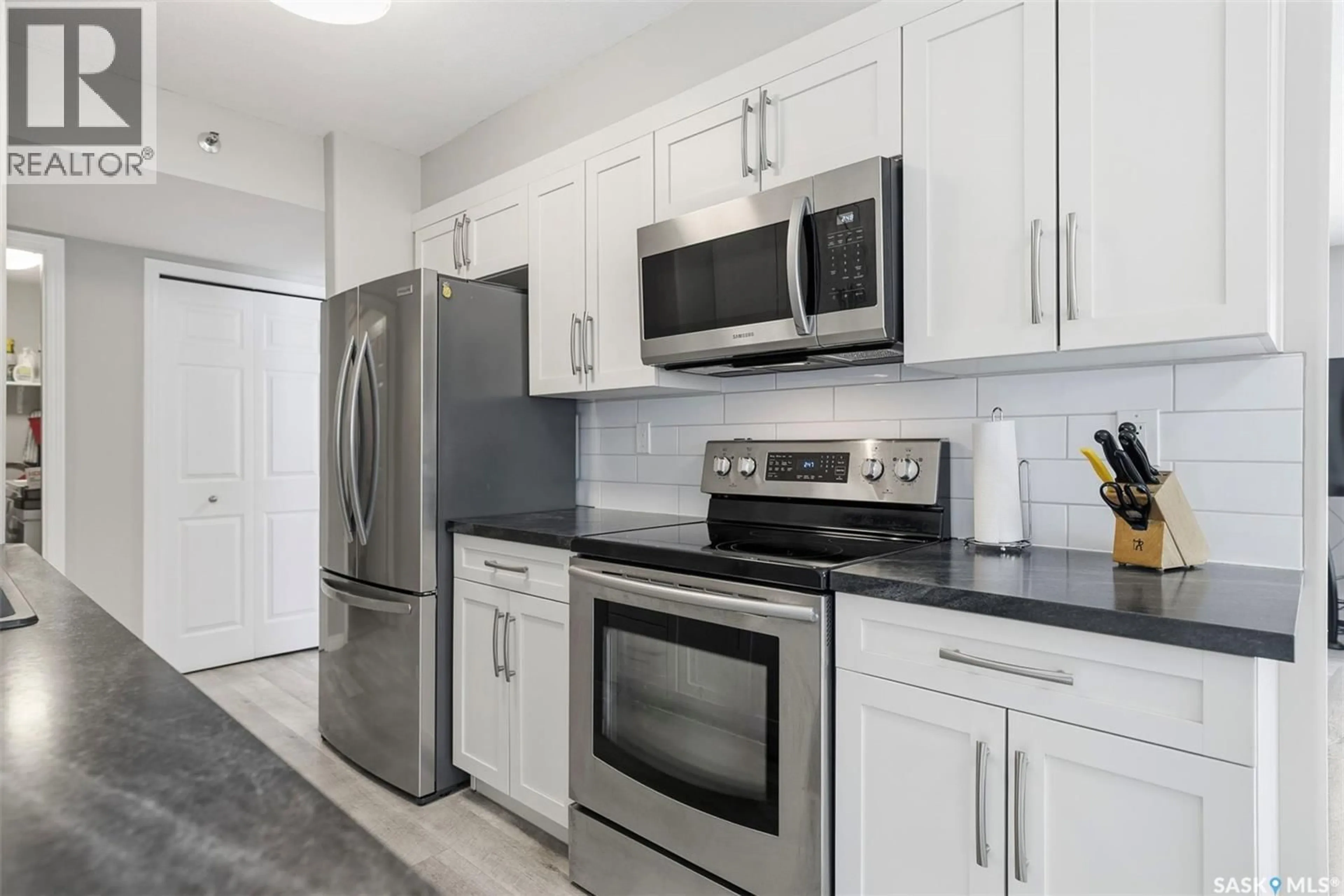 Standard kitchen, ceramic/tile floor for 104 - 717 VICTORIA AVENUE, Saskatoon Saskatchewan S7N2T5