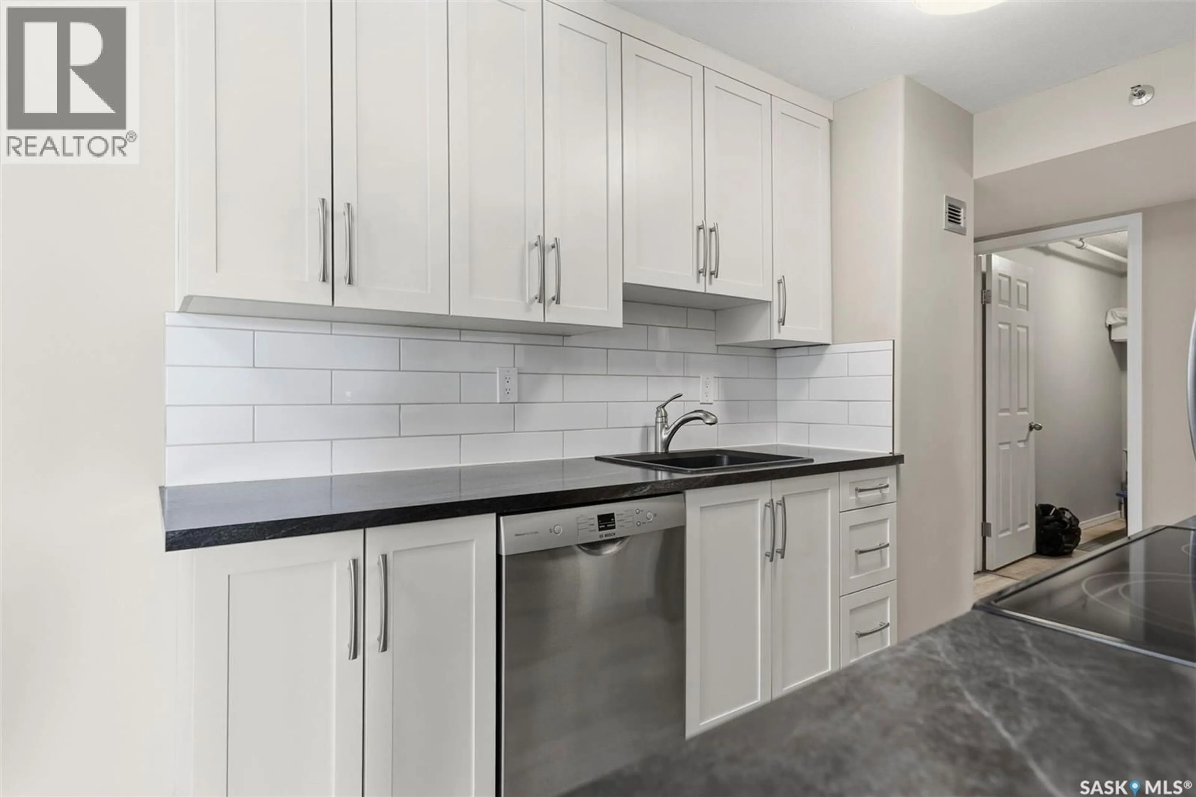 Standard kitchen, unknown for 104 - 717 VICTORIA AVENUE, Saskatoon Saskatchewan S7N2T5