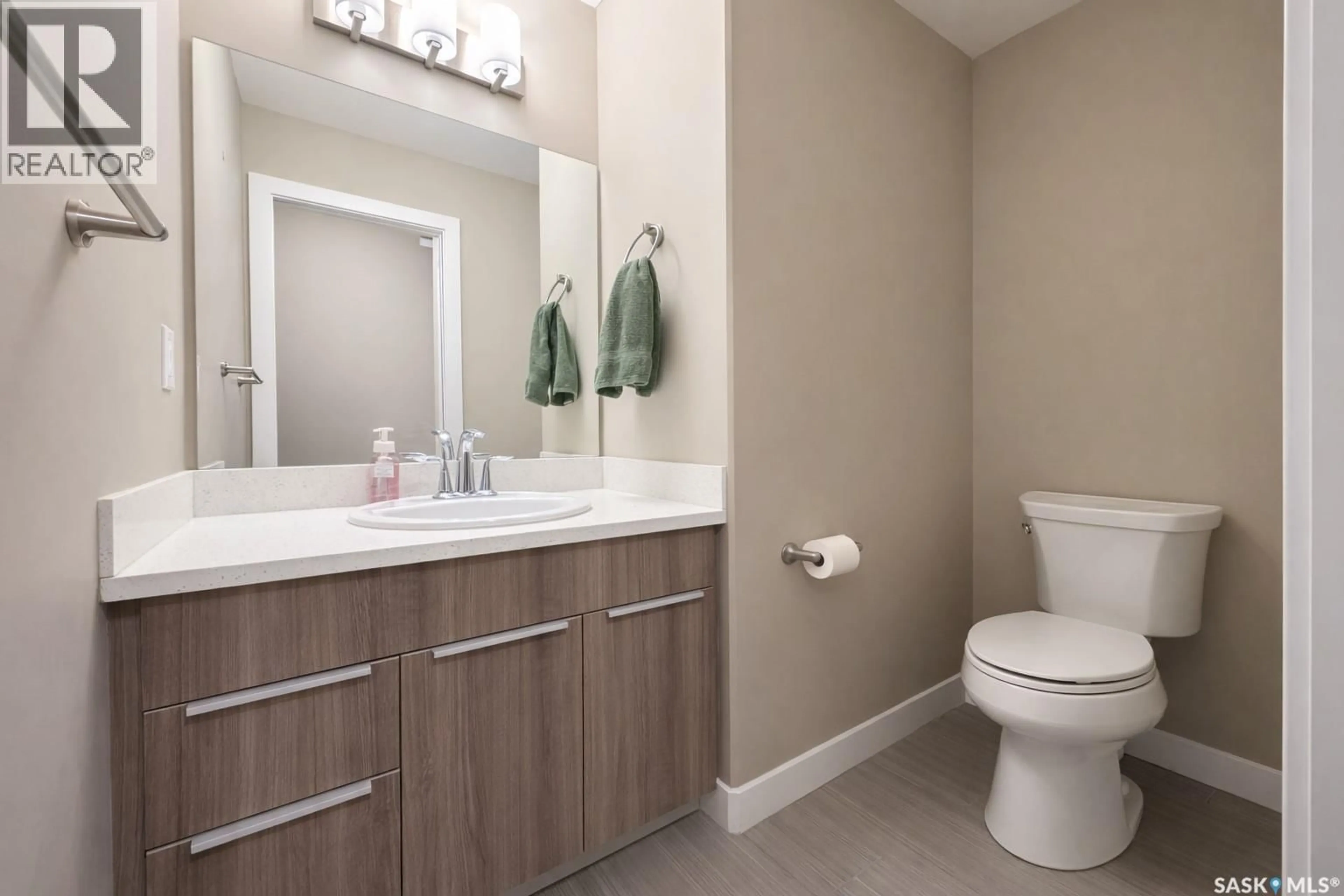 Contemporary bathroom, ceramic/tile floor for 1026 EVERGREEN BOULEVARD, Saskatoon Saskatchewan S7W0V9