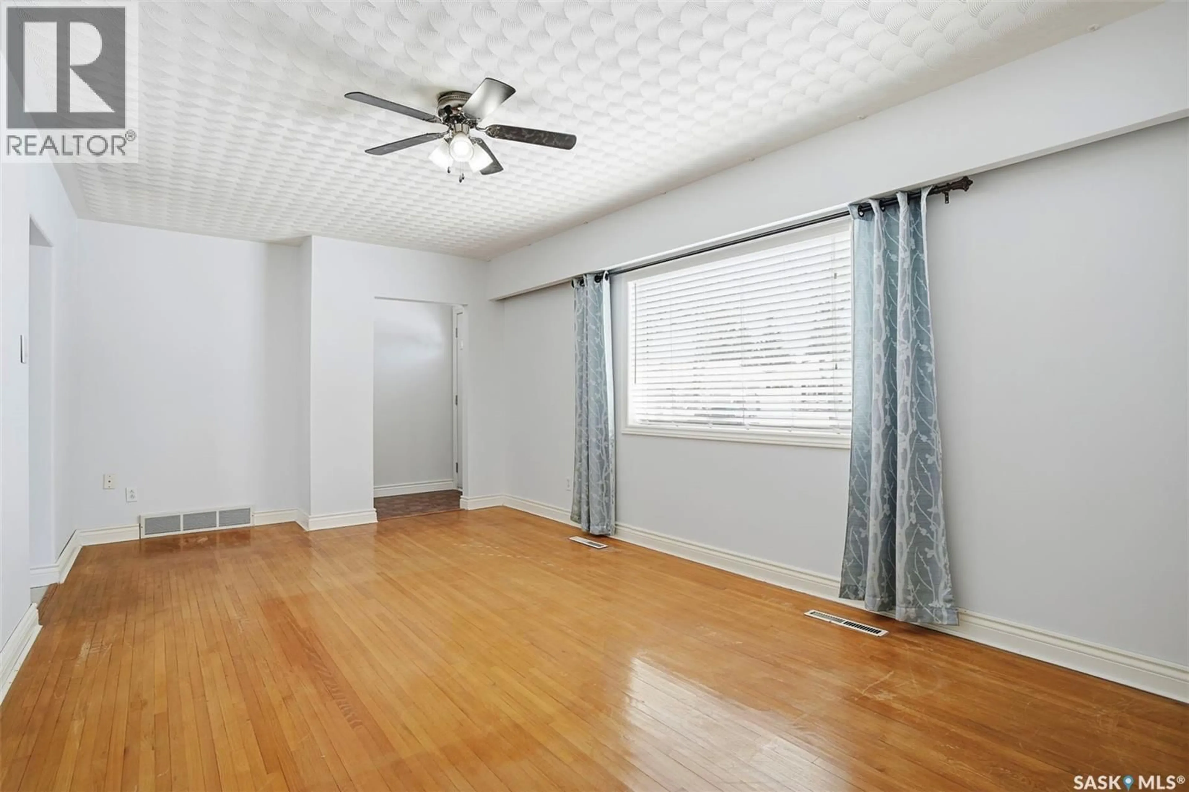 A pic of a room for 413 S AVENUE N, Saskatoon Saskatchewan S7L2Z9