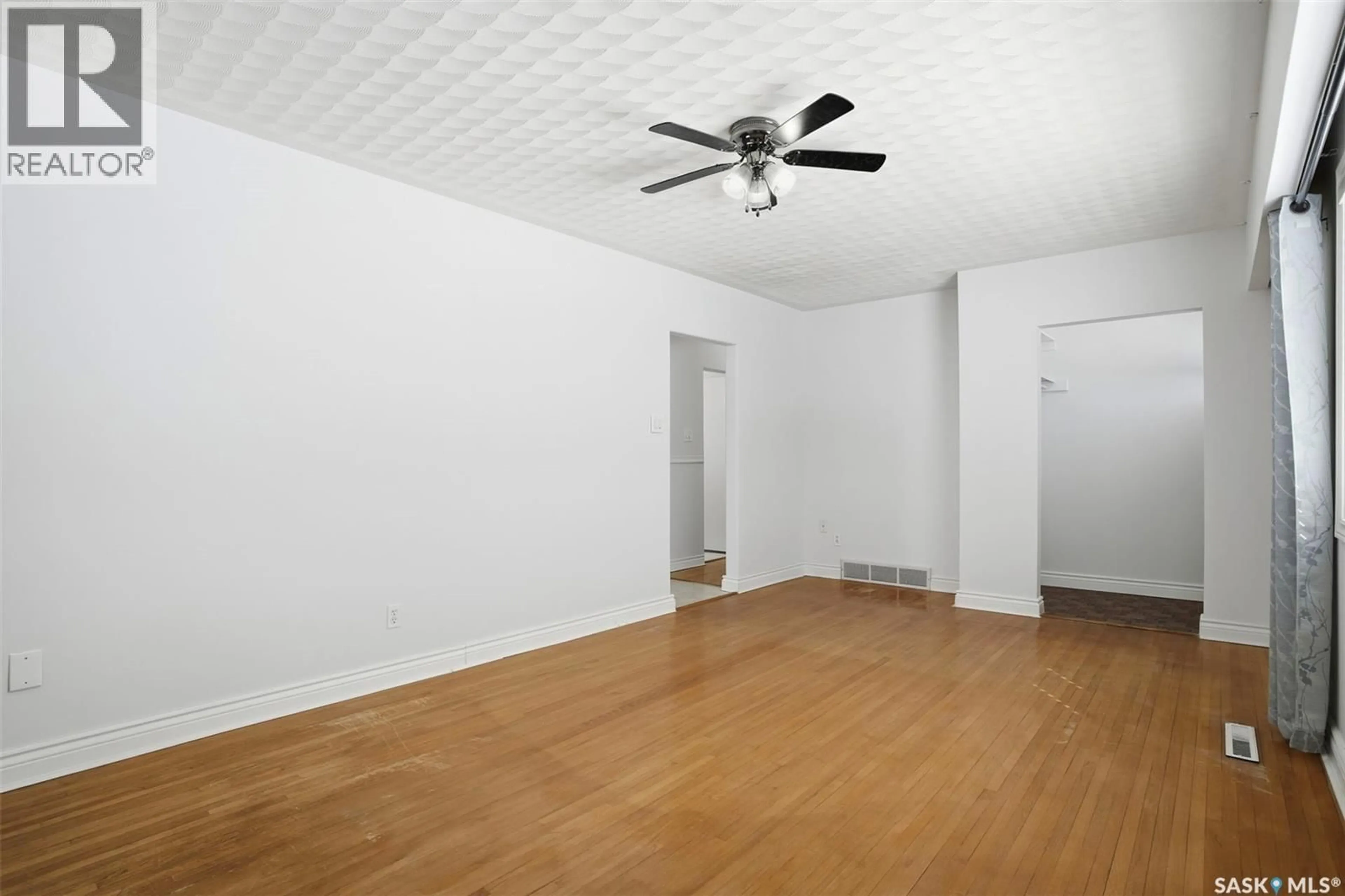 A pic of a room for 413 S AVENUE N, Saskatoon Saskatchewan S7L2Z9