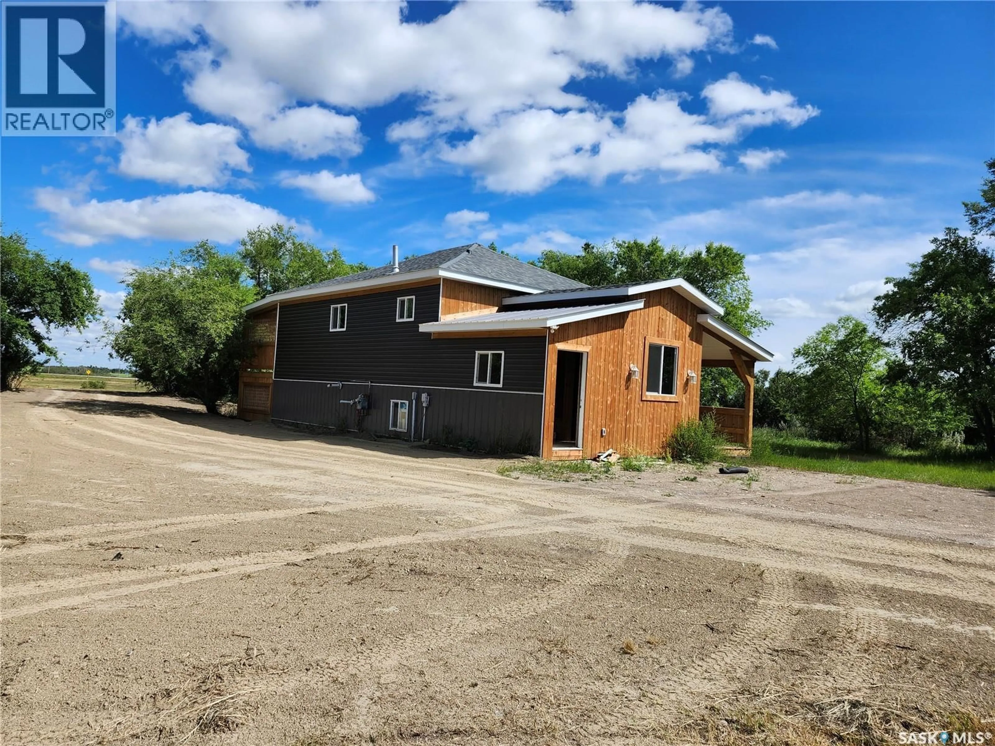 A pic from outside/outdoor area/front of a property/back of a property/a pic from drone, building for SERVICE ROAD, Mclean Saskatchewan S0G3E0