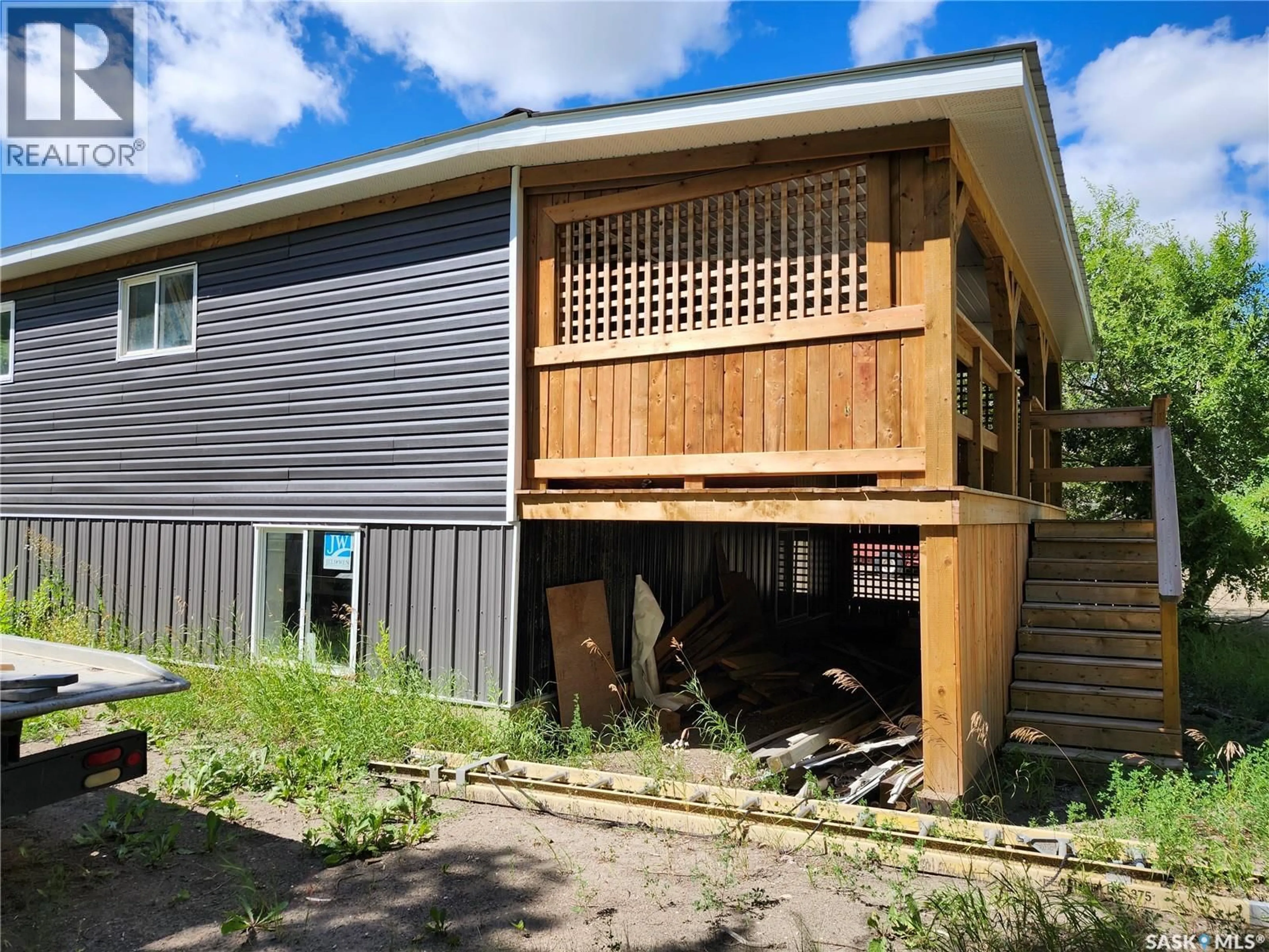 Home with vinyl exterior material, building for SERVICE ROAD, Mclean Saskatchewan S0G3E0