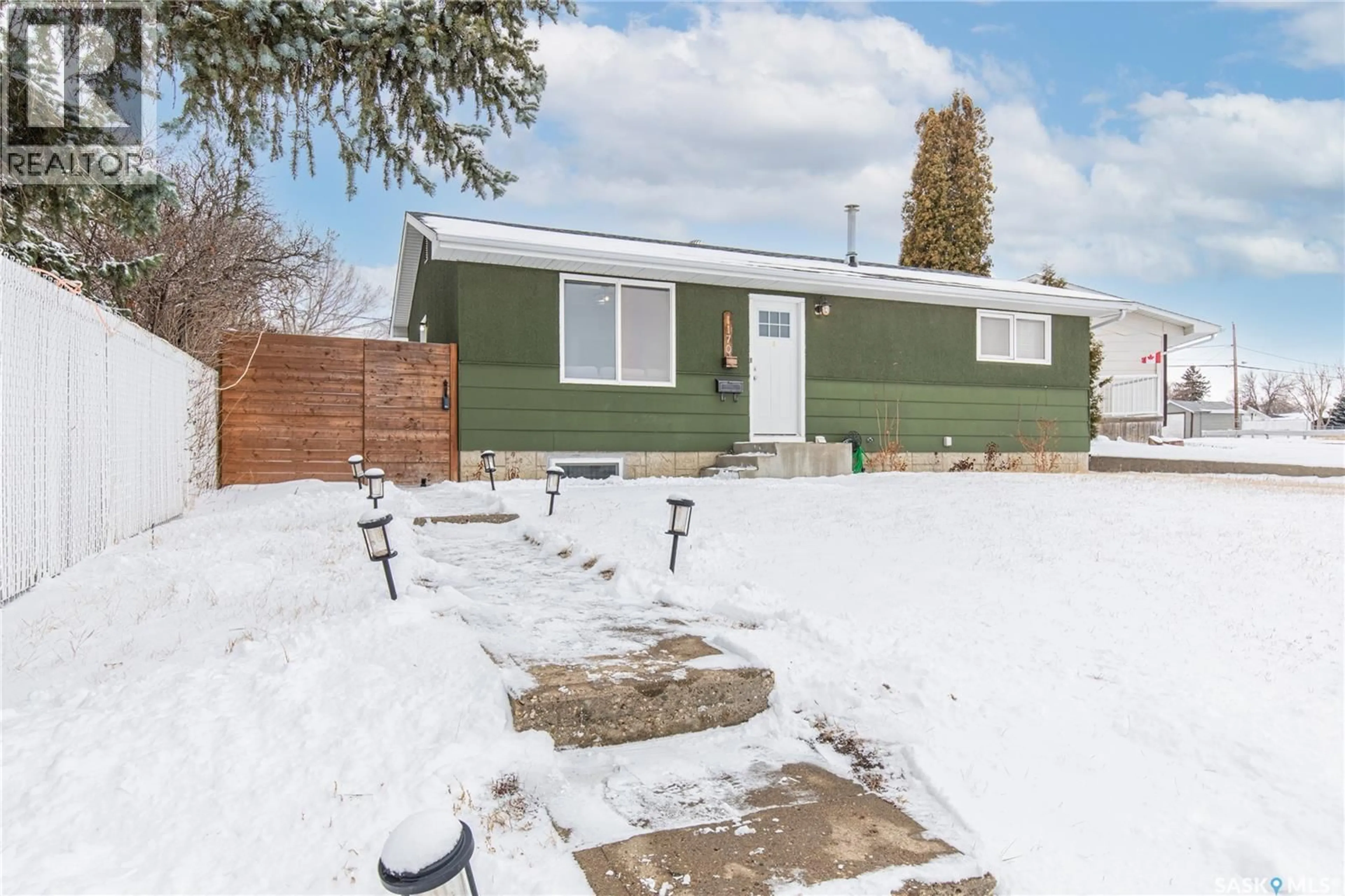 Shed for 1170 5TH AVENUE, Moose Jaw Saskatchewan S6H1K8