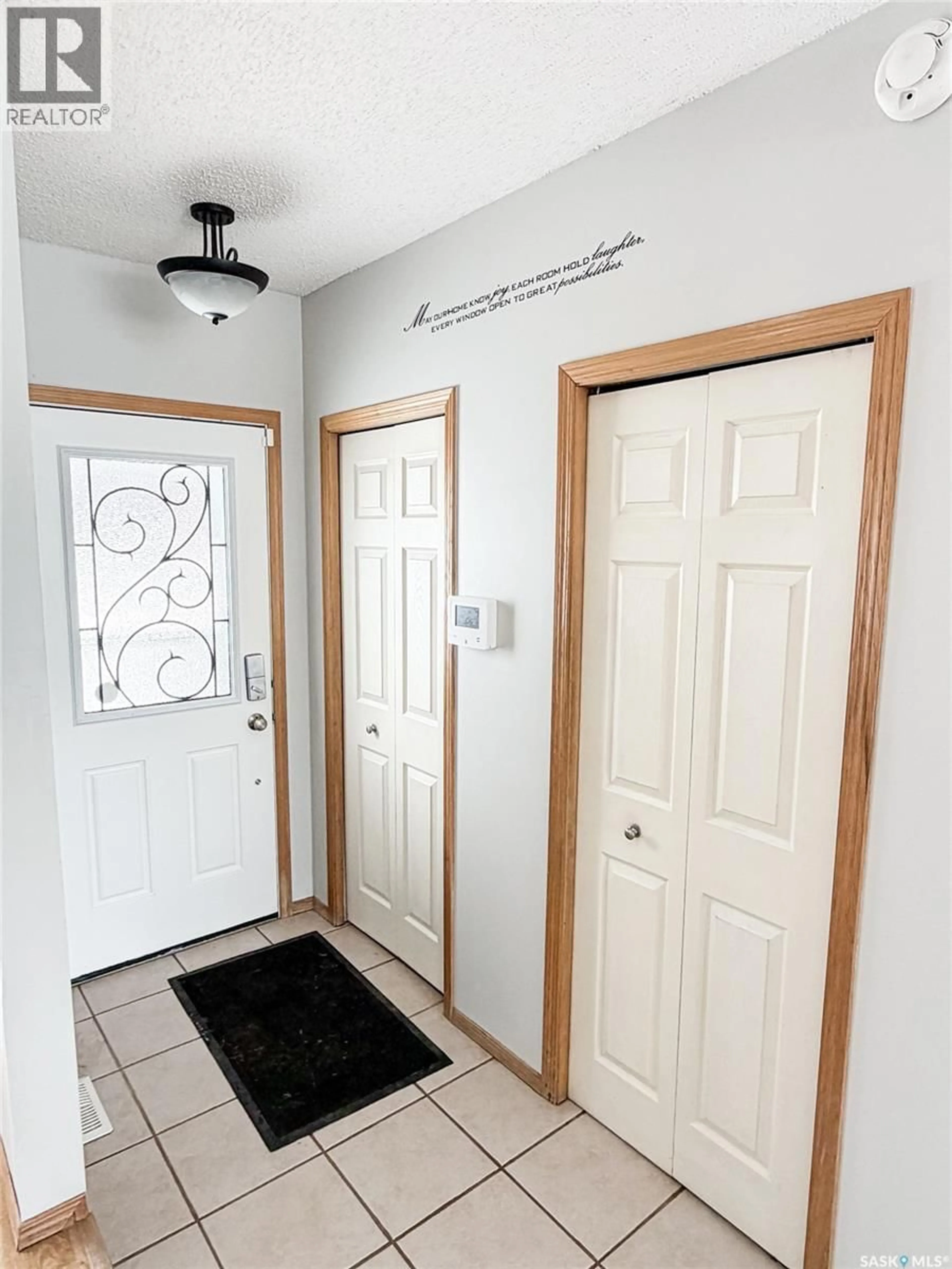 Indoor entryway for 503 6TH AVENUE, Meadow Lake Saskatchewan S9X1B9