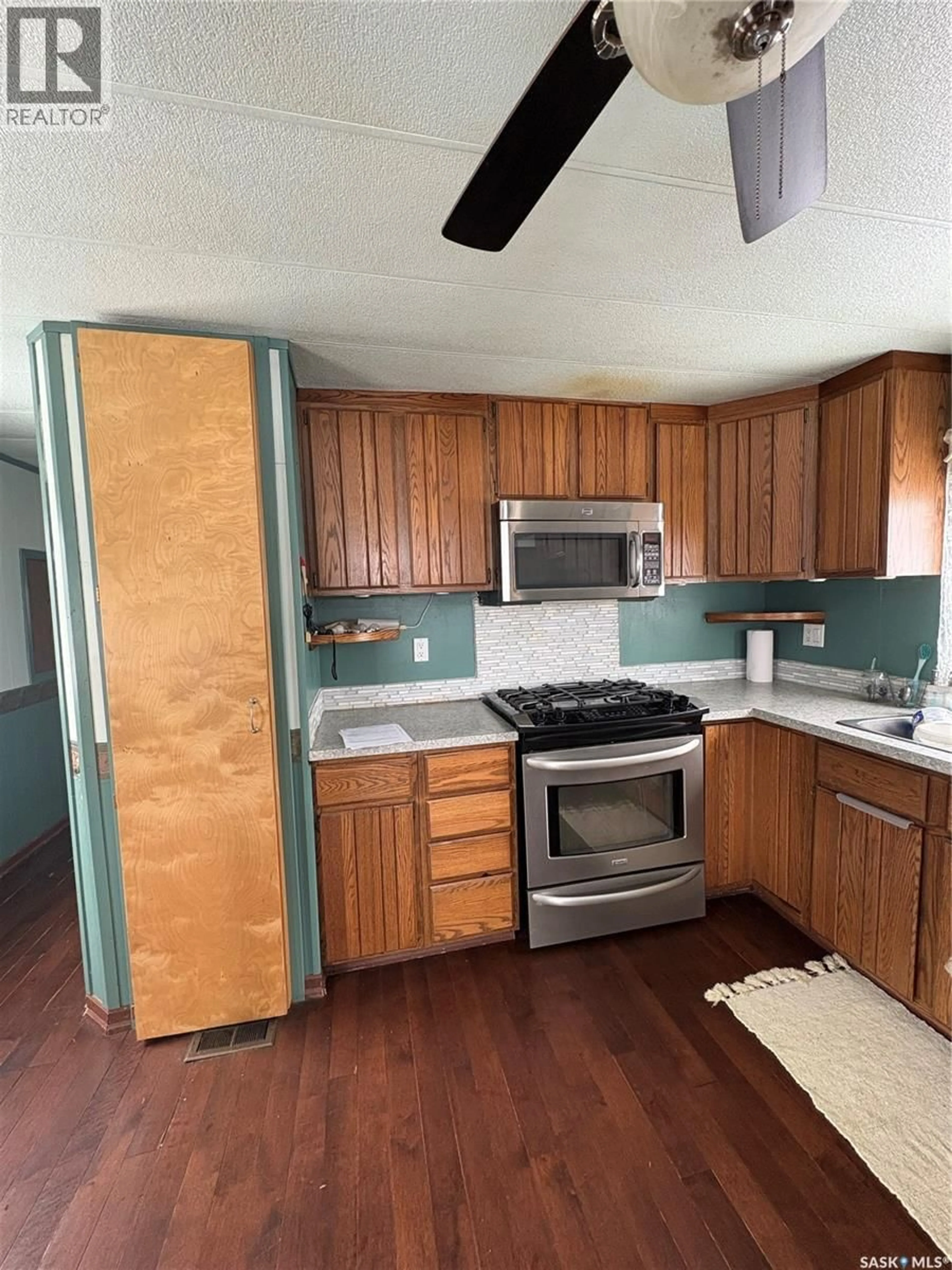 Standard kitchen, unknown for LUCAS ACREAGE, Preeceville Rm No. 334 Saskatchewan S0A3B0
