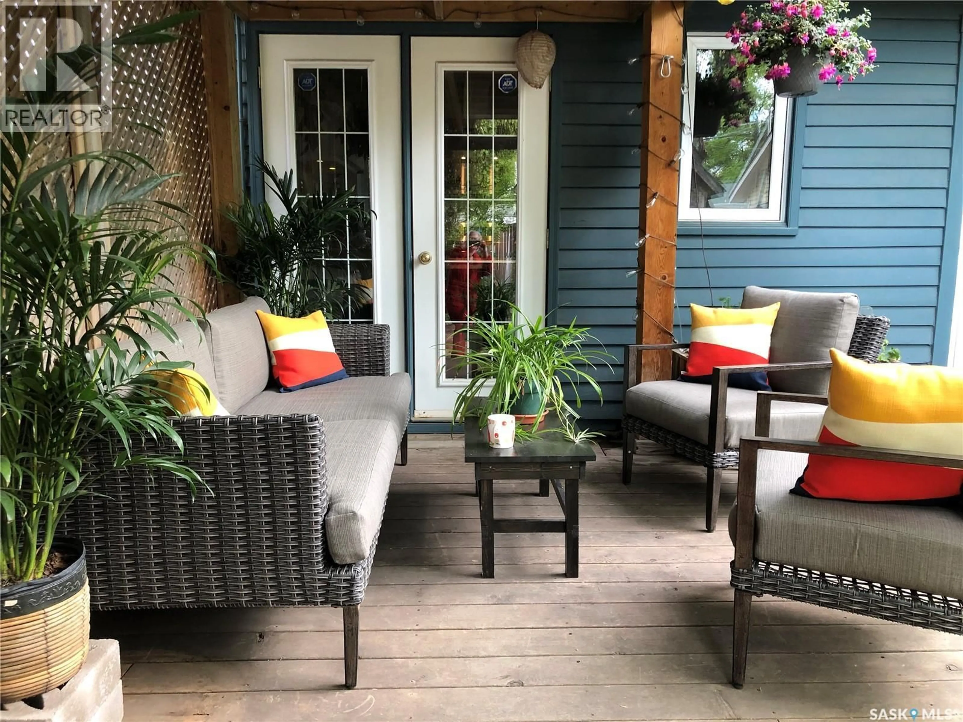 Patio, street for 436 6TH STREET, Saskatoon Saskatchewan S7H1B8