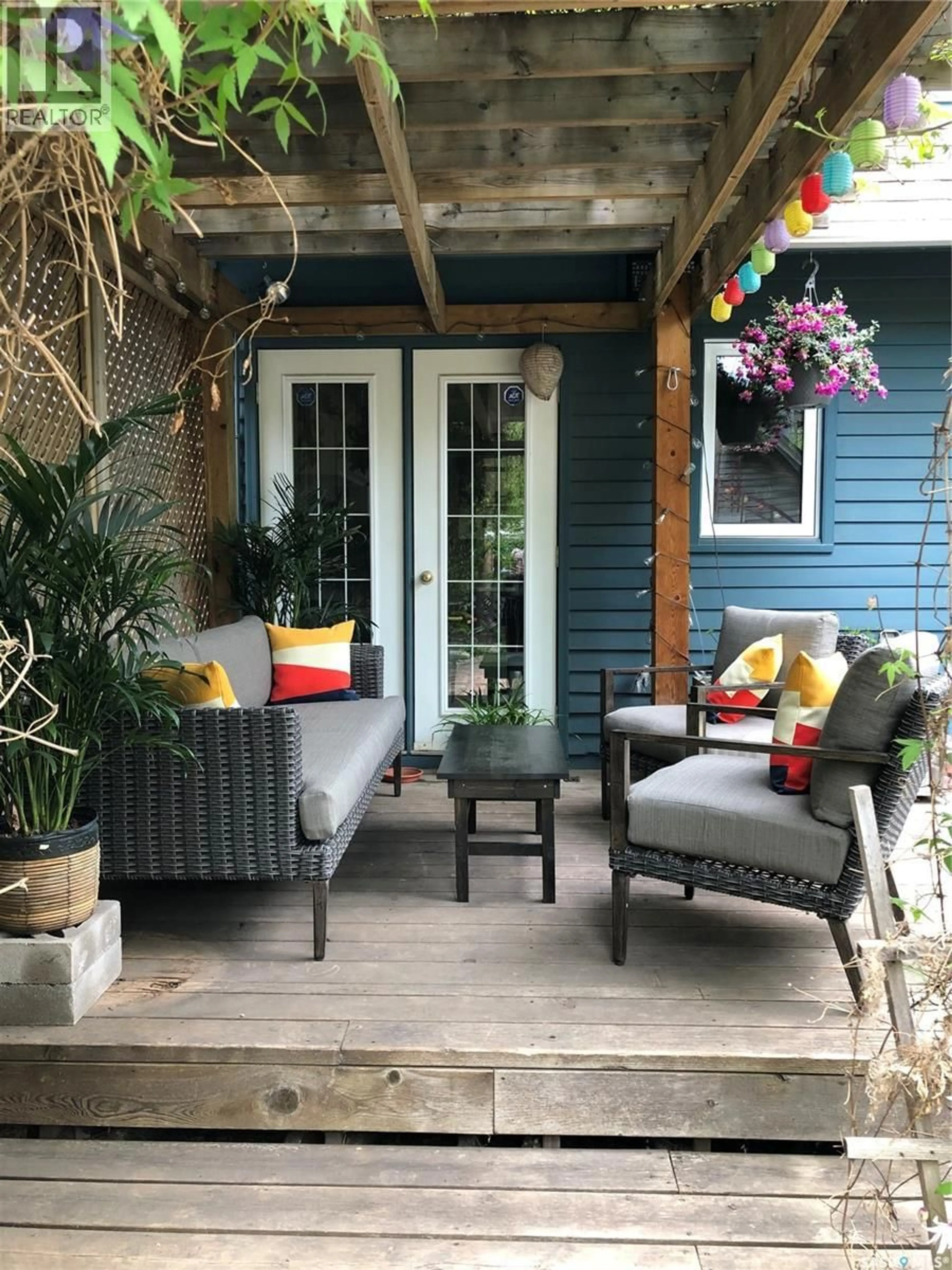 Patio, street for 436 6TH STREET, Saskatoon Saskatchewan S7H1B8