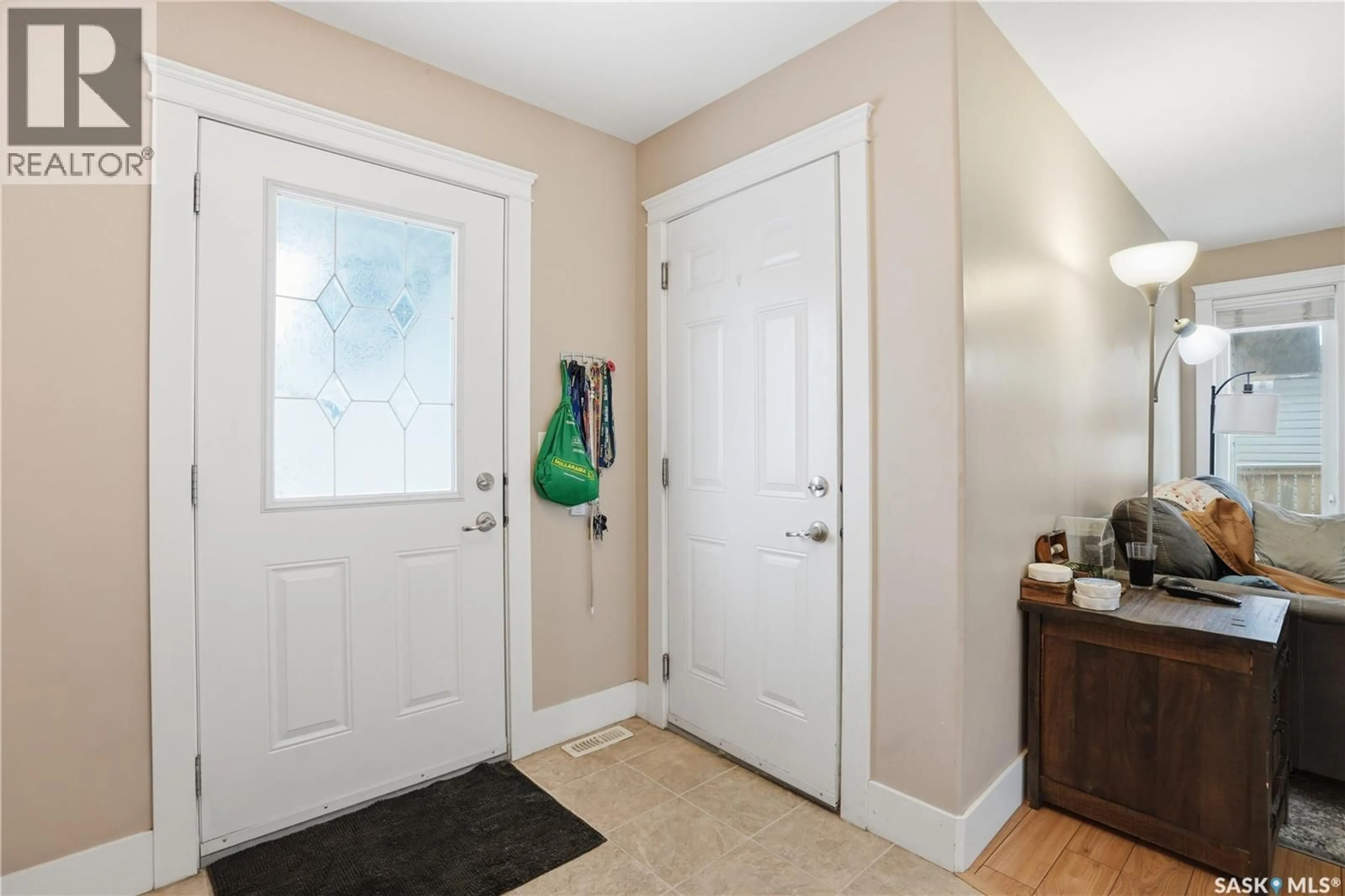 Indoor entryway for 846 4TH STREET, Martensville Saskatchewan S0K0A2