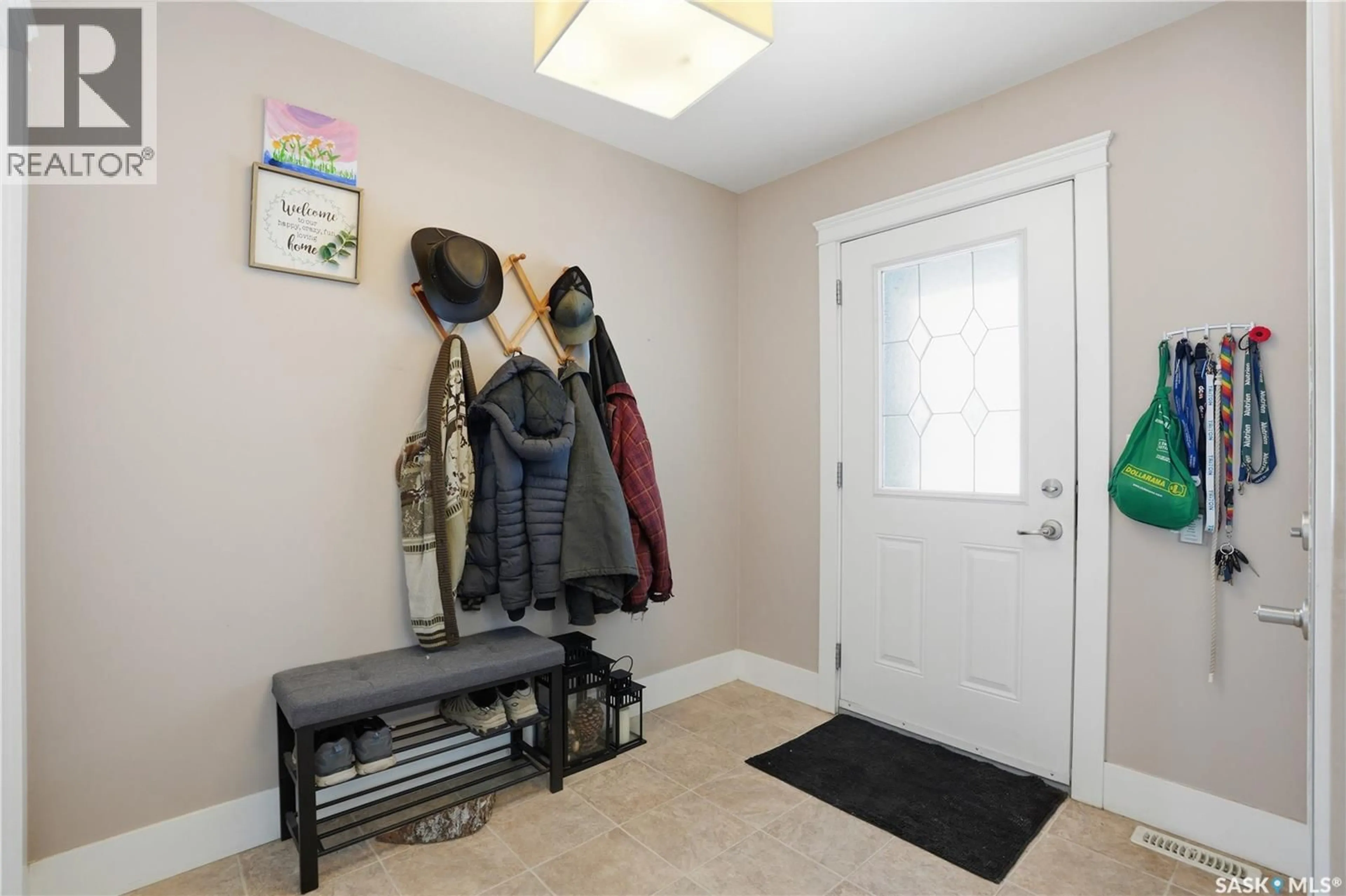 Indoor entryway for 846 4TH STREET, Martensville Saskatchewan S0K0A2