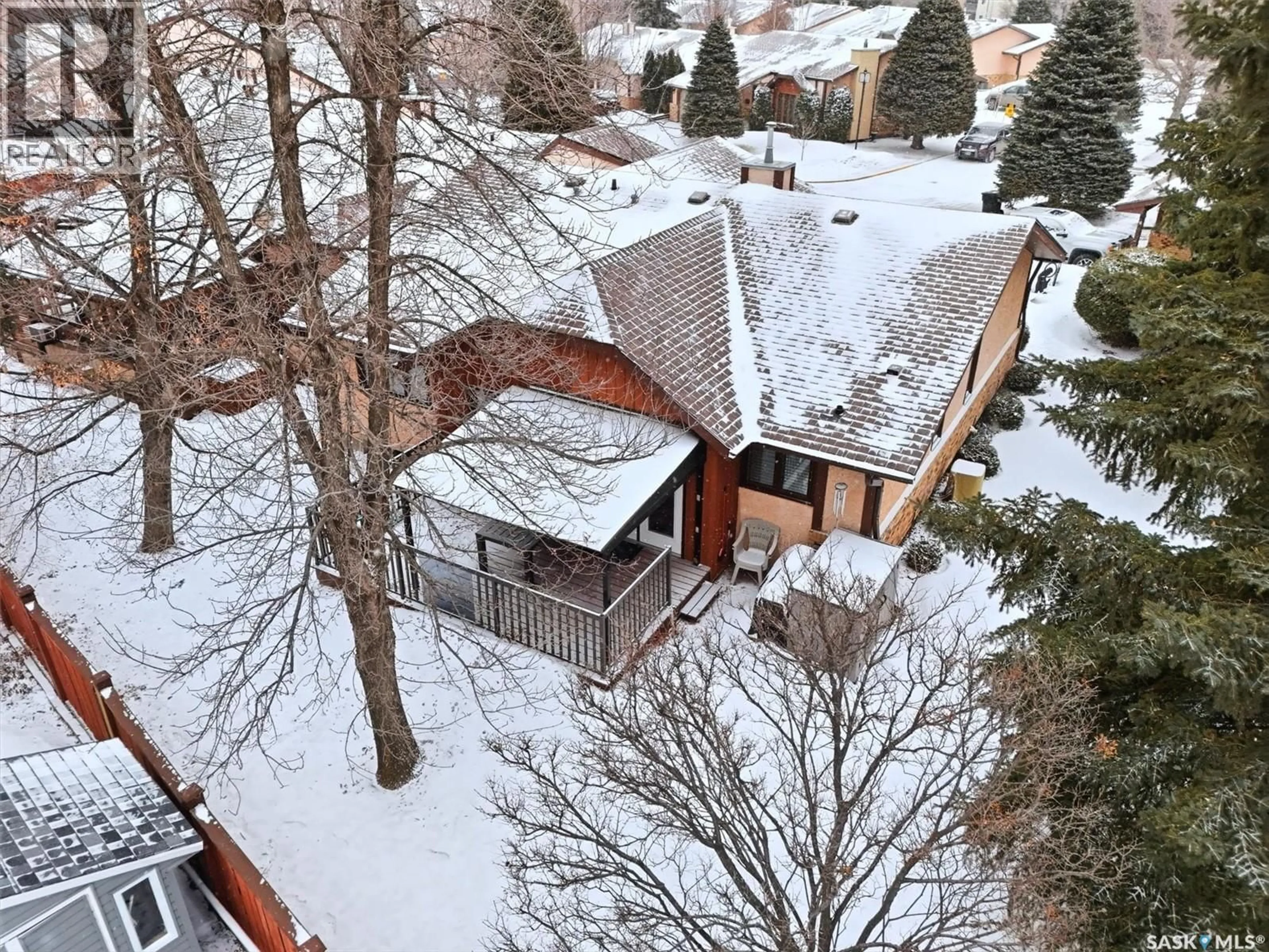 A pic from outside/outdoor area/front of a property/back of a property/a pic from drone, unknown for 16 - 310 KINGSMERE BOULEVARD, Saskatoon Saskatchewan S7J4S4