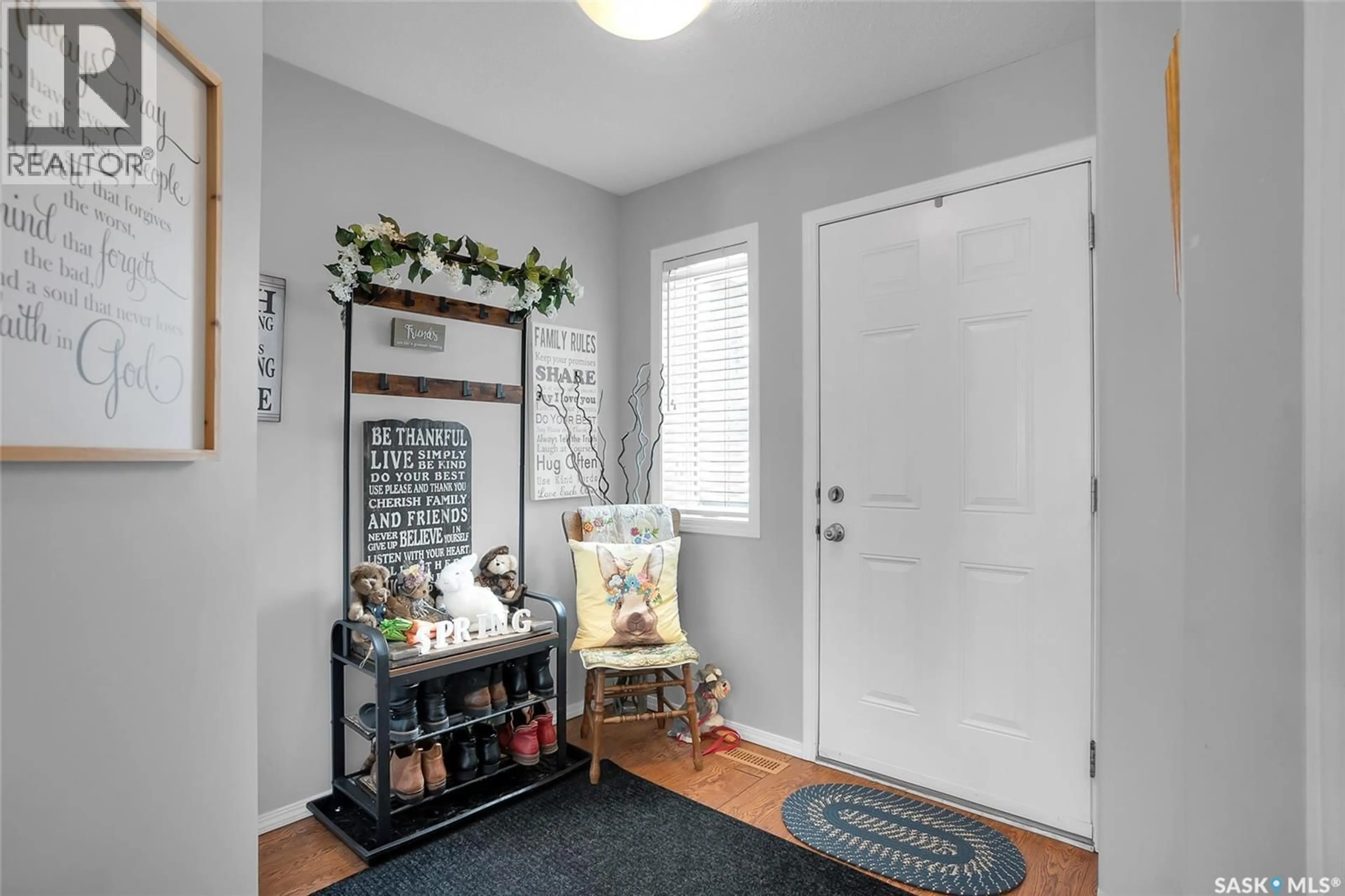 Indoor entryway for 707 6TH AVENUE, Warman Saskatchewan S0K4S0