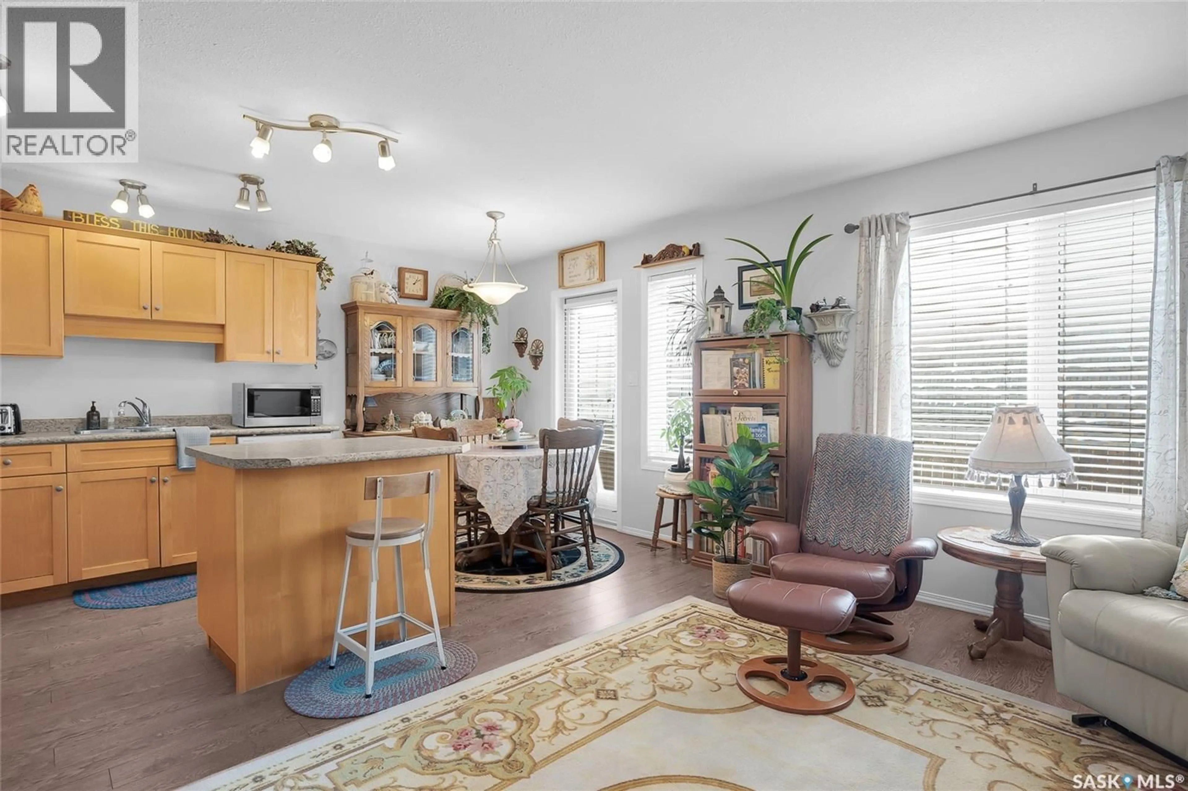 Open concept kitchen, unknown for 707 6TH AVENUE, Warman Saskatchewan S0K4S0