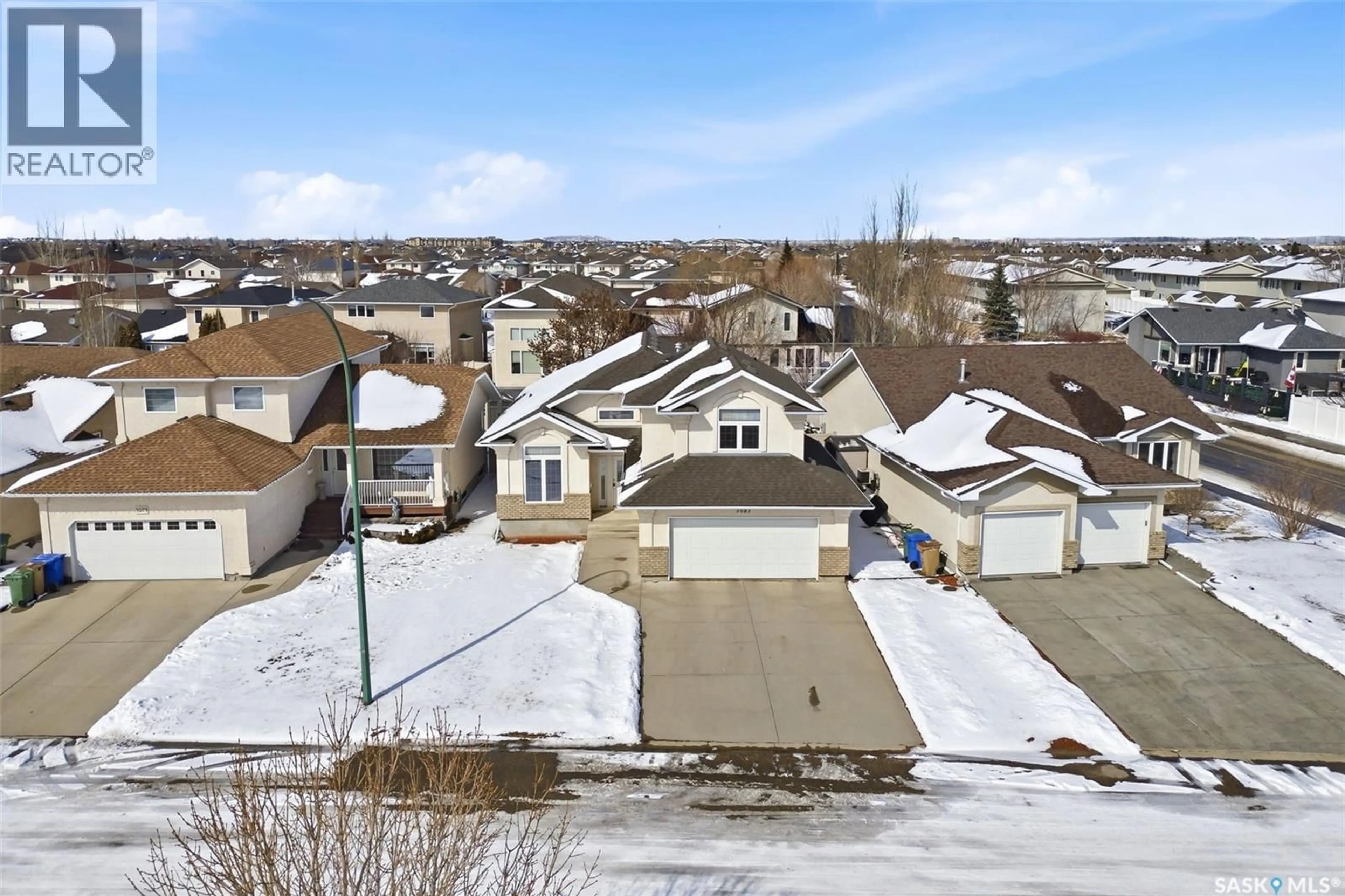 A pic from outside/outdoor area/front of a property/back of a property/a pic from drone, street for 3083 ST JAMES CRESCENT, Regina Saskatchewan S4V3A1