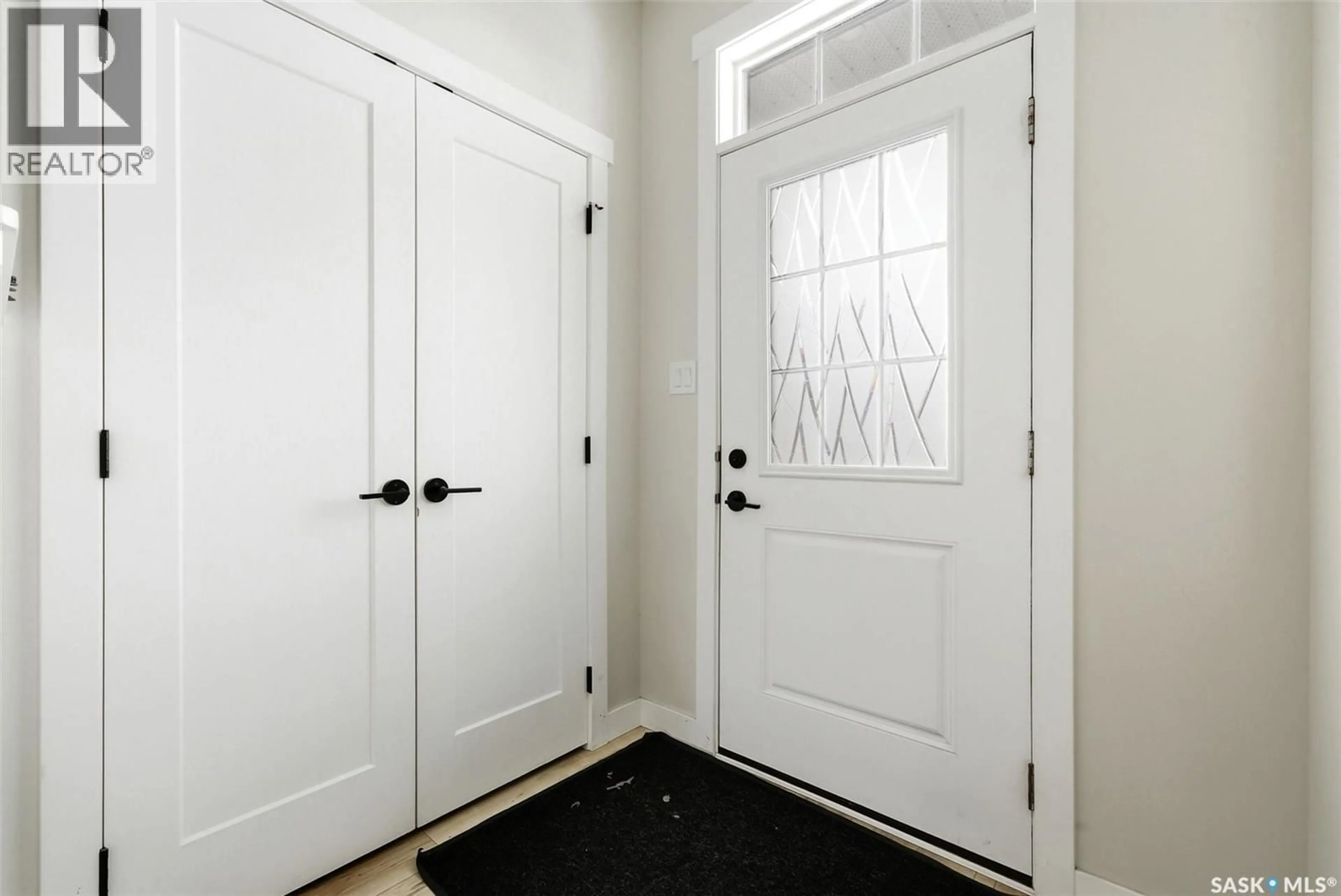 Indoor entryway for 4736 BUCKINGHAM DRIVE, Regina Saskatchewan S4V3X8