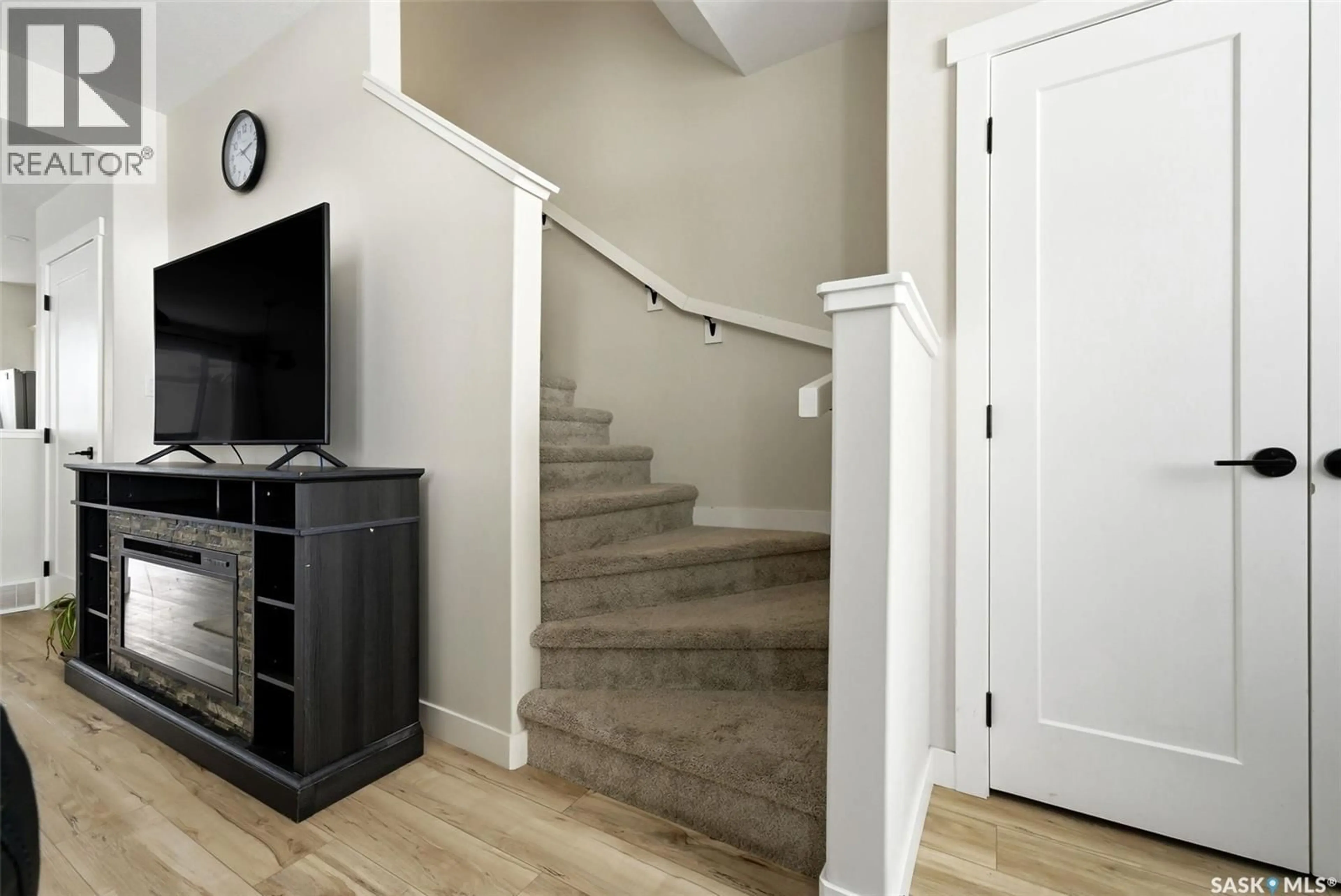 Indoor entryway for 4736 BUCKINGHAM DRIVE, Regina Saskatchewan S4V3X8