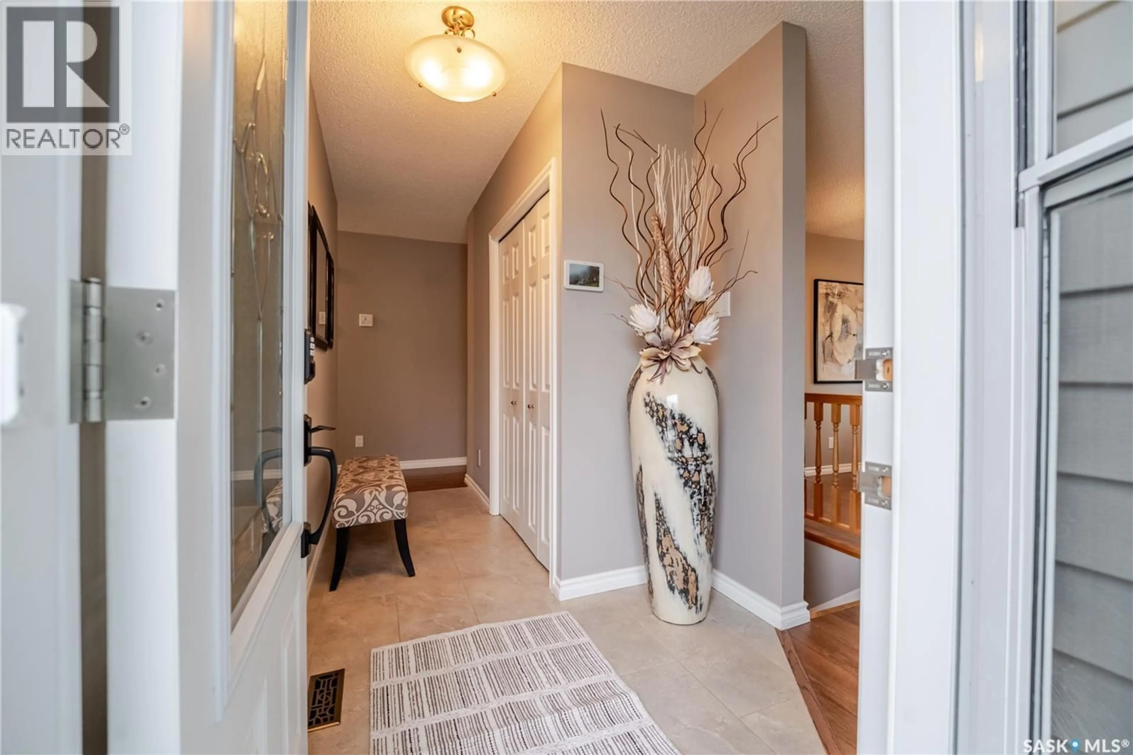 Indoor entryway for 1354 KING CRESCENT, Moose Jaw Saskatchewan S6H3G2