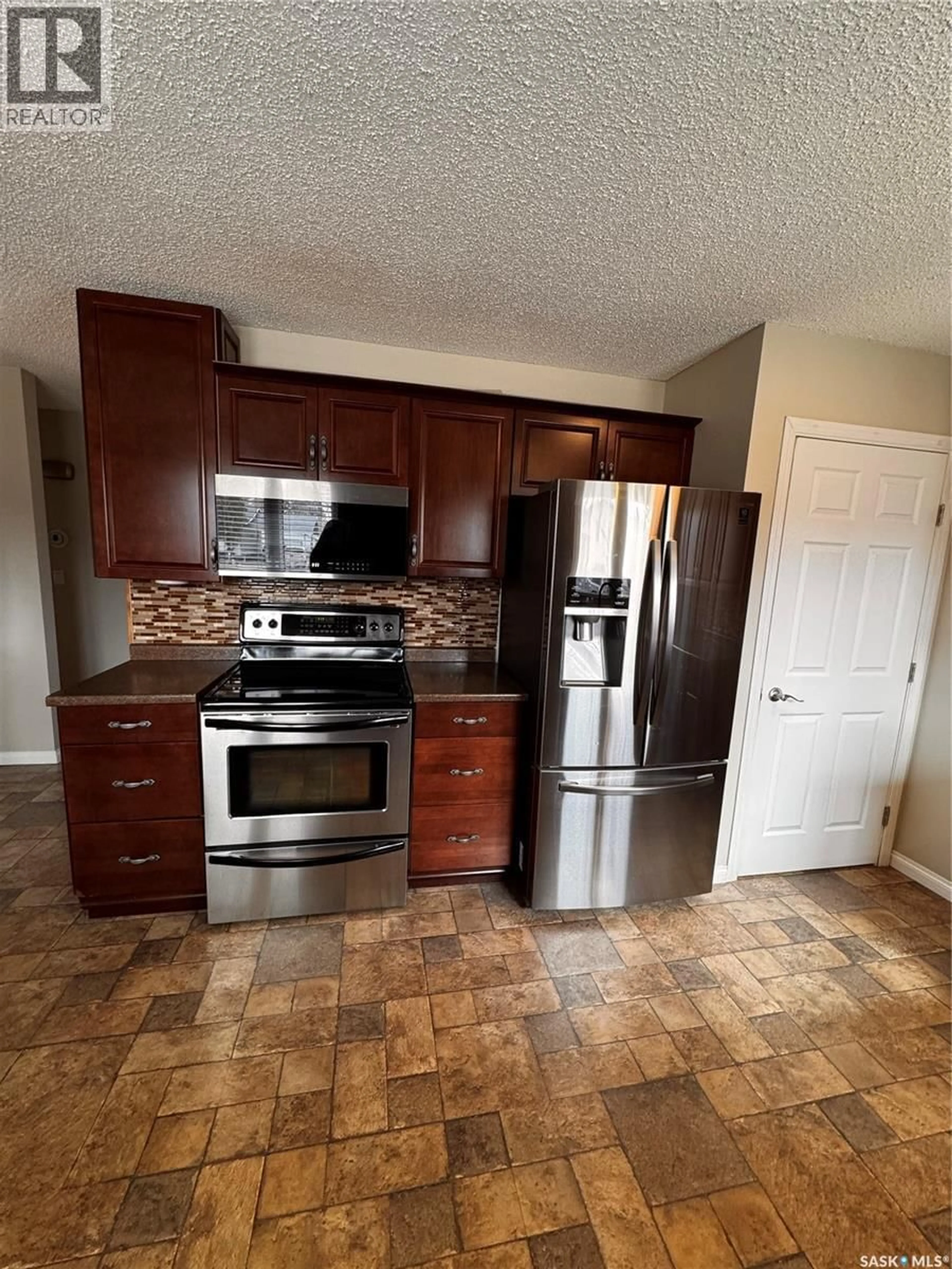 Standard kitchen, unknown for 515 3RD AVENUE, Weyburn Saskatchewan S4H1R2