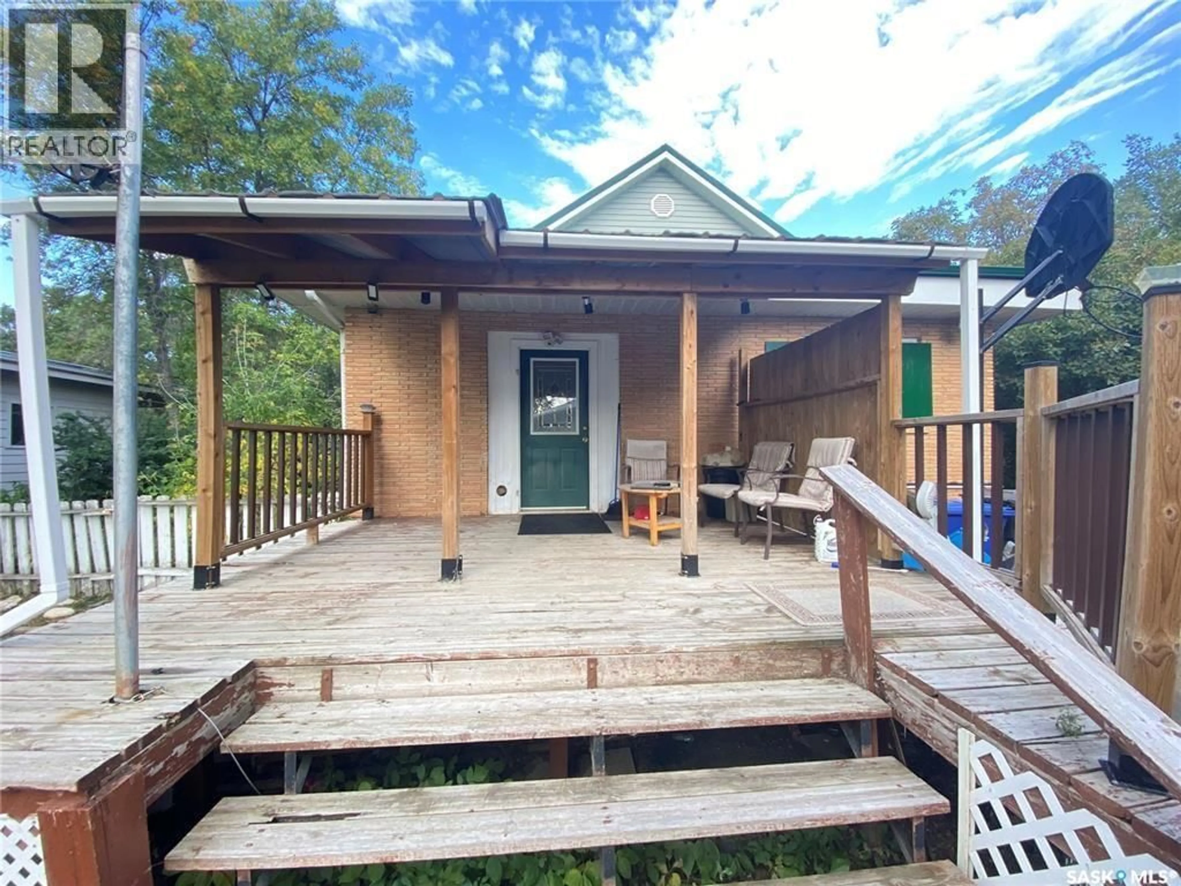 Patio, street for 434 2ND STREET, Weyburn Saskatchewan S4H0V5