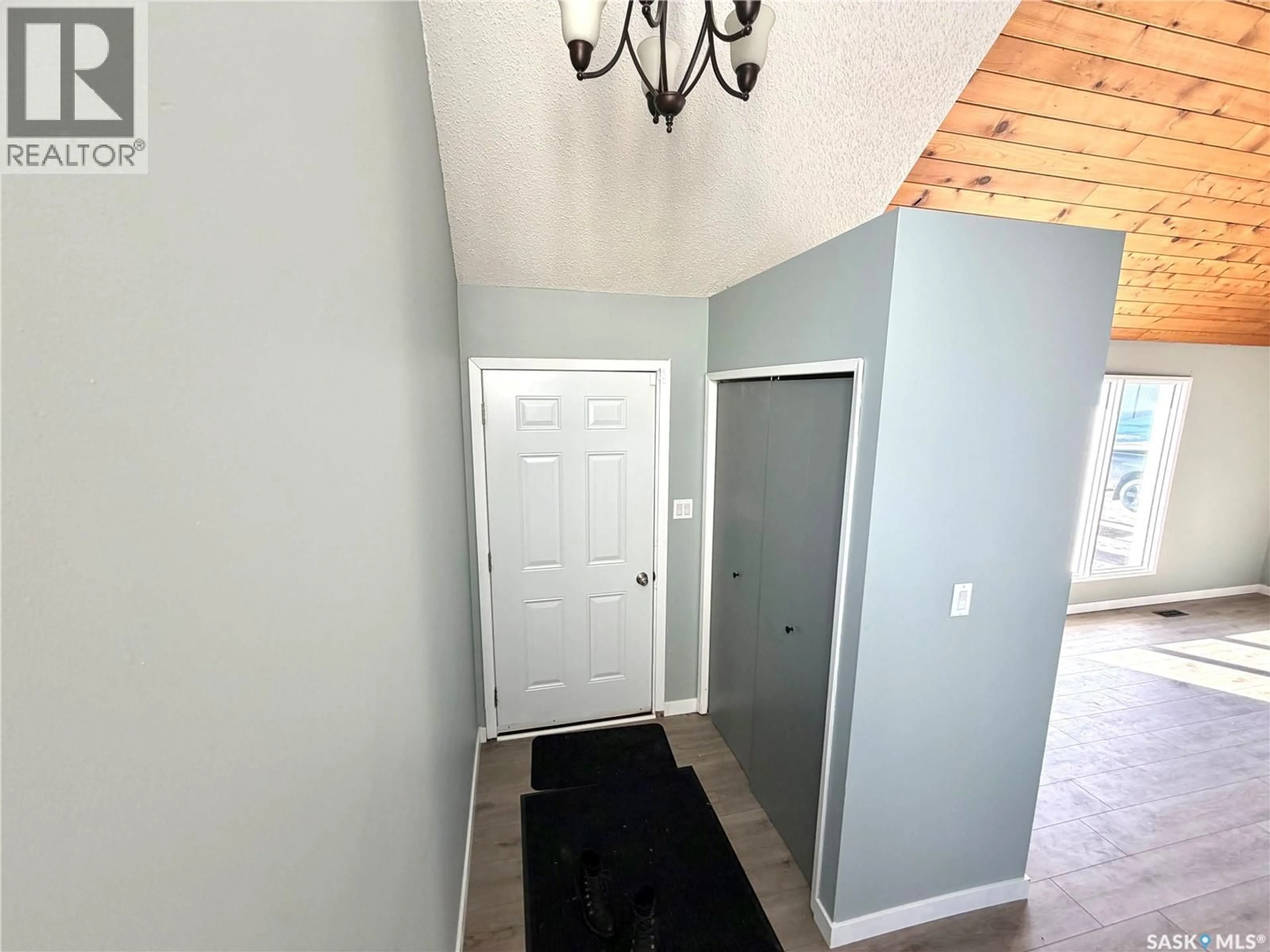 Indoor entryway for 2672 100TH STREET, North Battleford Saskatchewan S9A3Y5