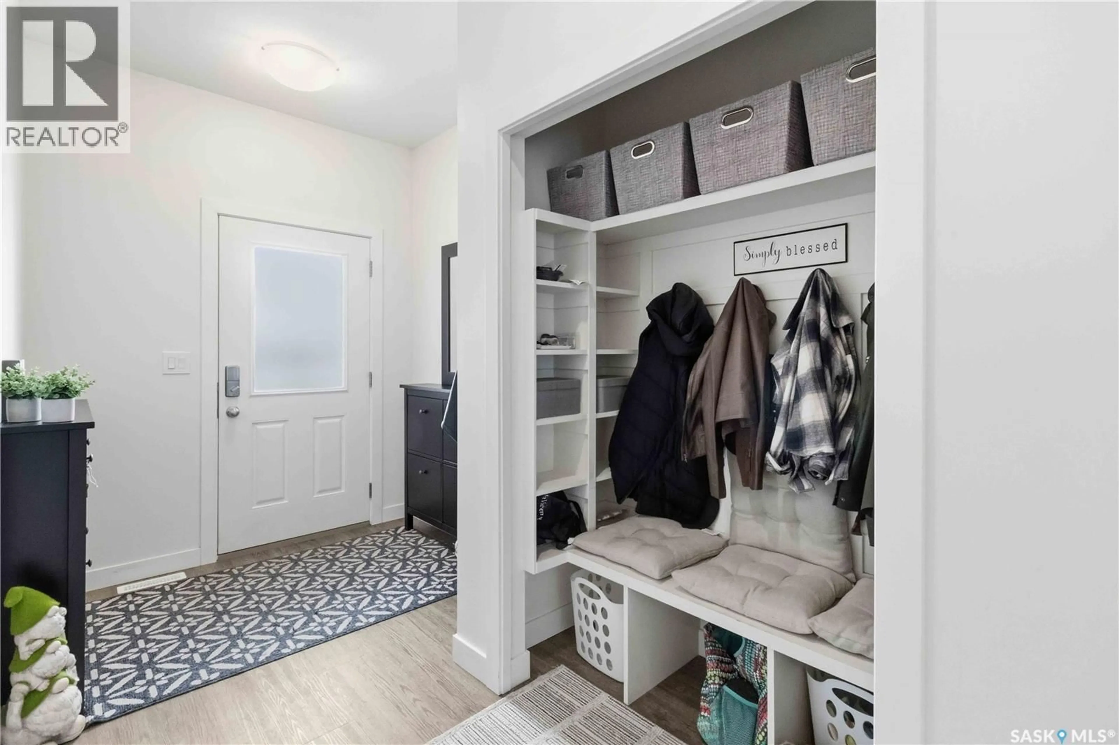 Indoor entryway for 301 - 25 CENTENNIAL ROAD, Hague Saskatchewan S0K1X0