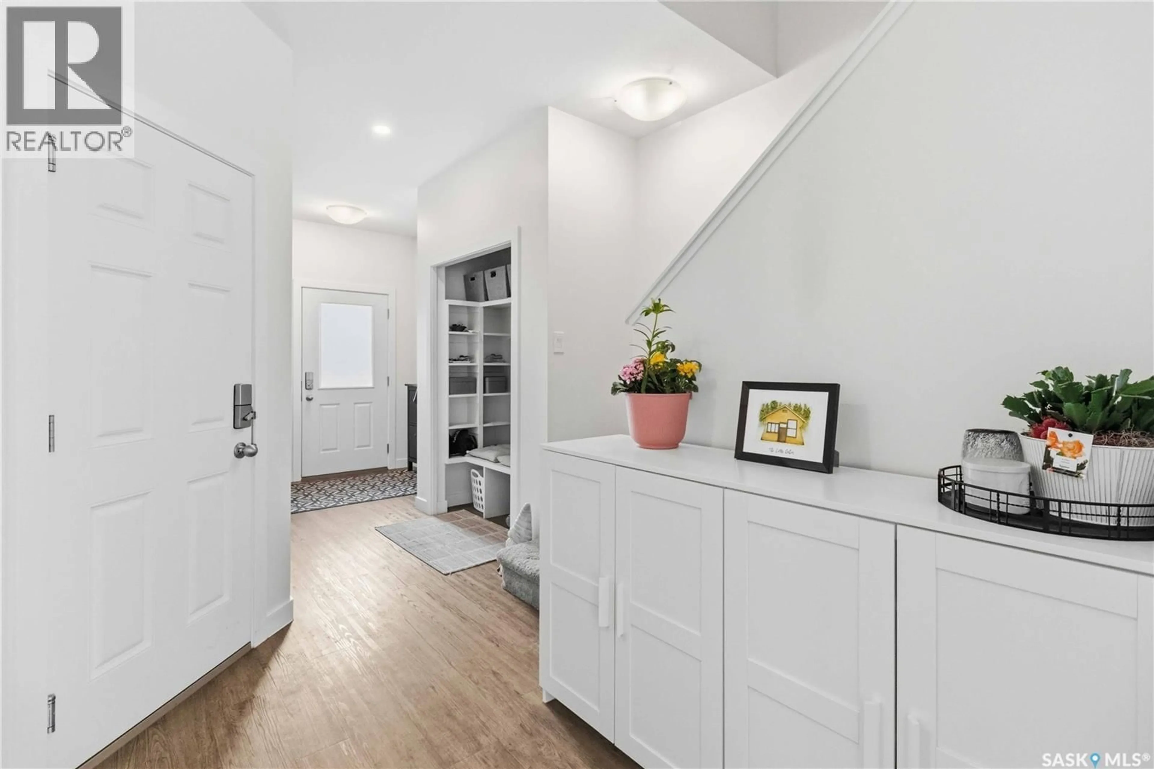 Indoor entryway for 301 - 25 CENTENNIAL ROAD, Hague Saskatchewan S0K1X0