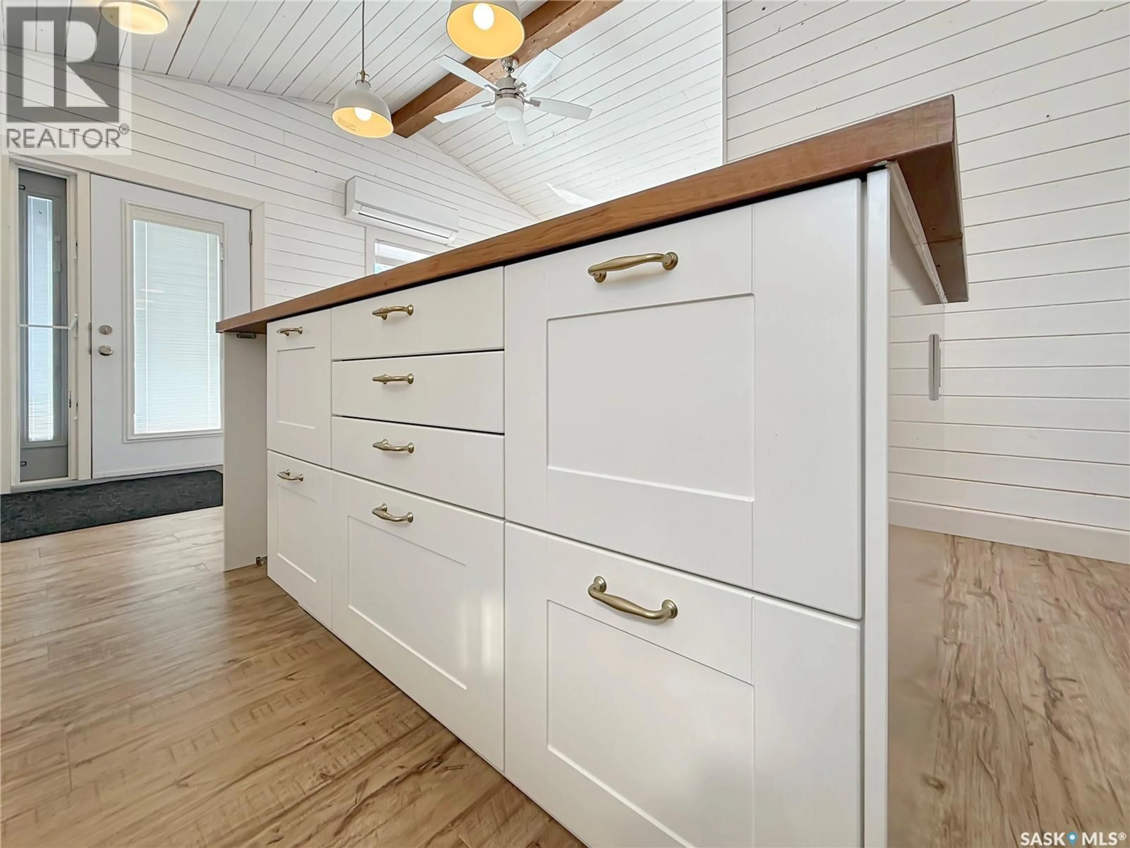 Contemporary kitchen, wood/laminate floor for 16 KEN CRESCENT, Candle Lake Saskatchewan S0J3E0