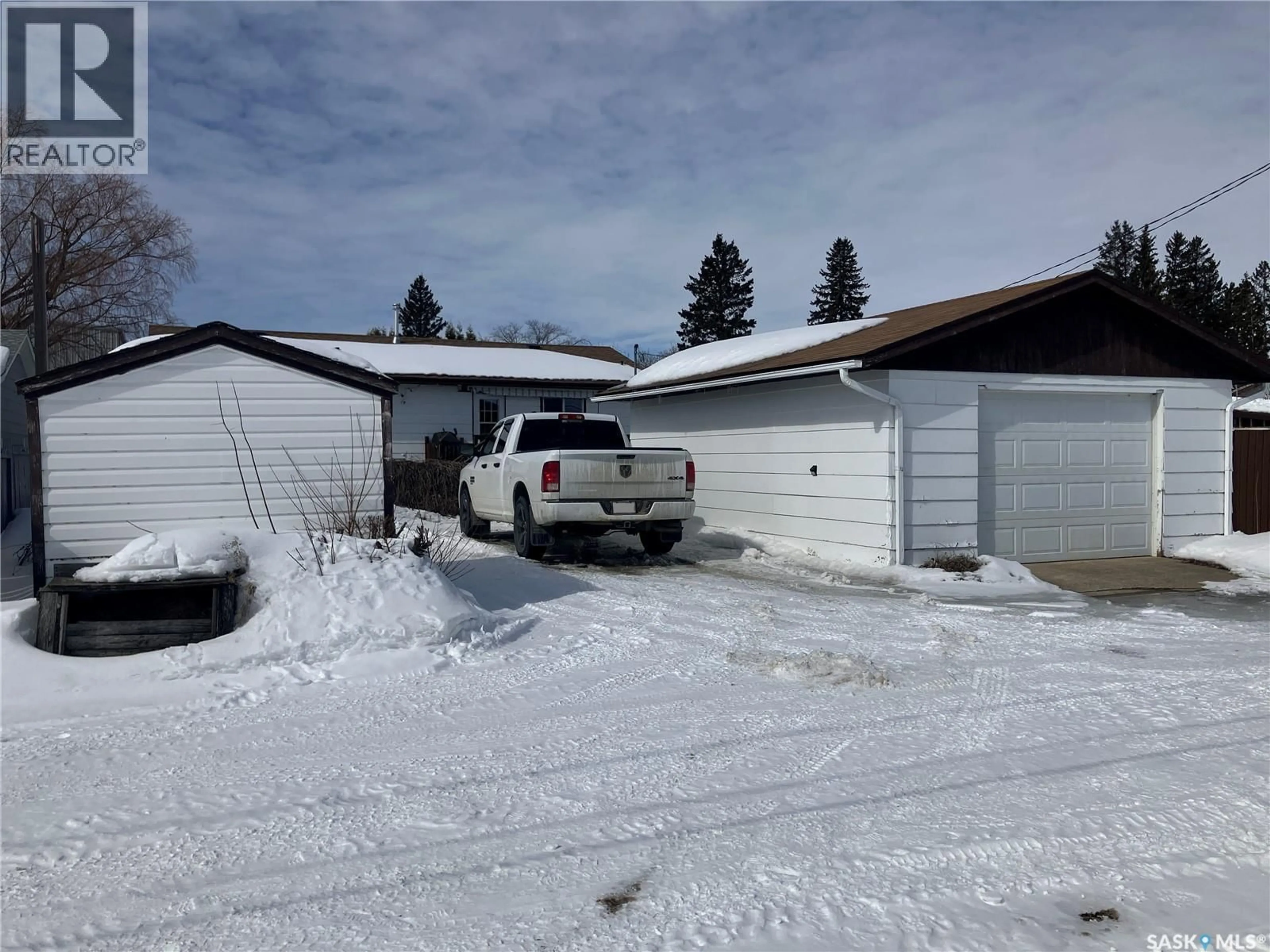 Indoor garage for 1103 3RD STREET, Nipawin Saskatchewan S0E1E0