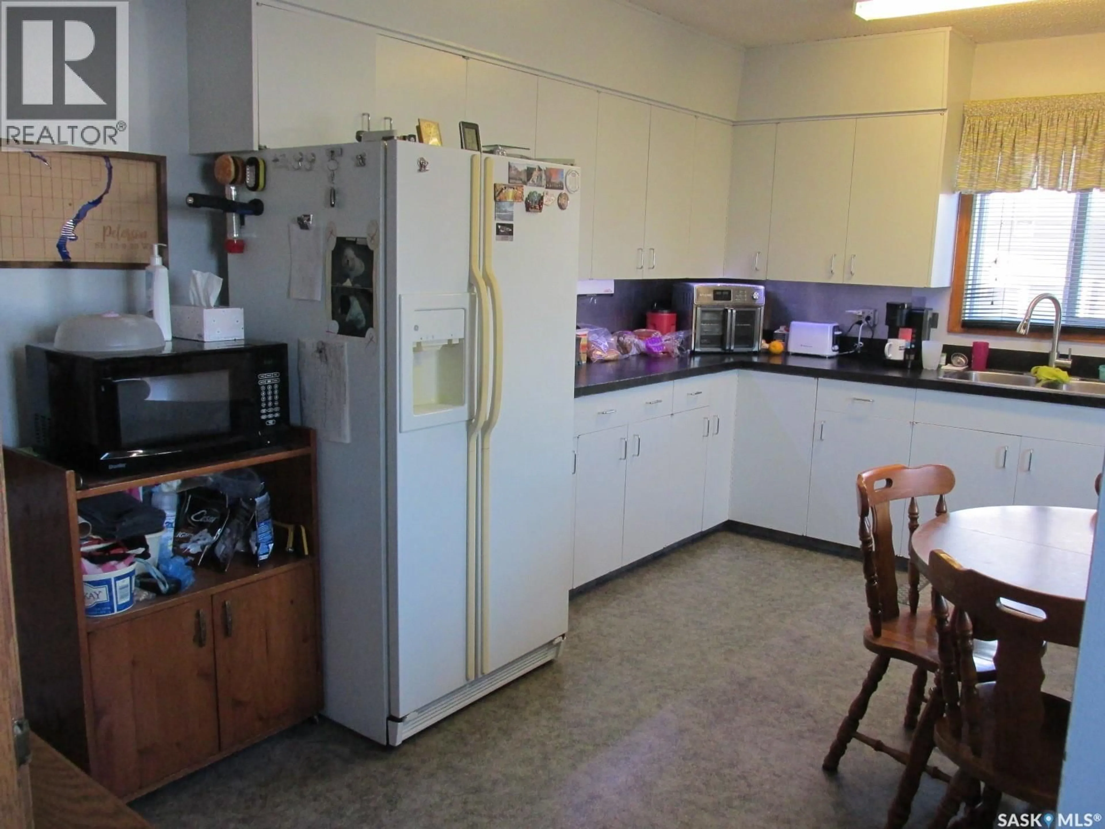 Standard kitchen, unknown for 1103 3RD STREET, Nipawin Saskatchewan S0E1E0