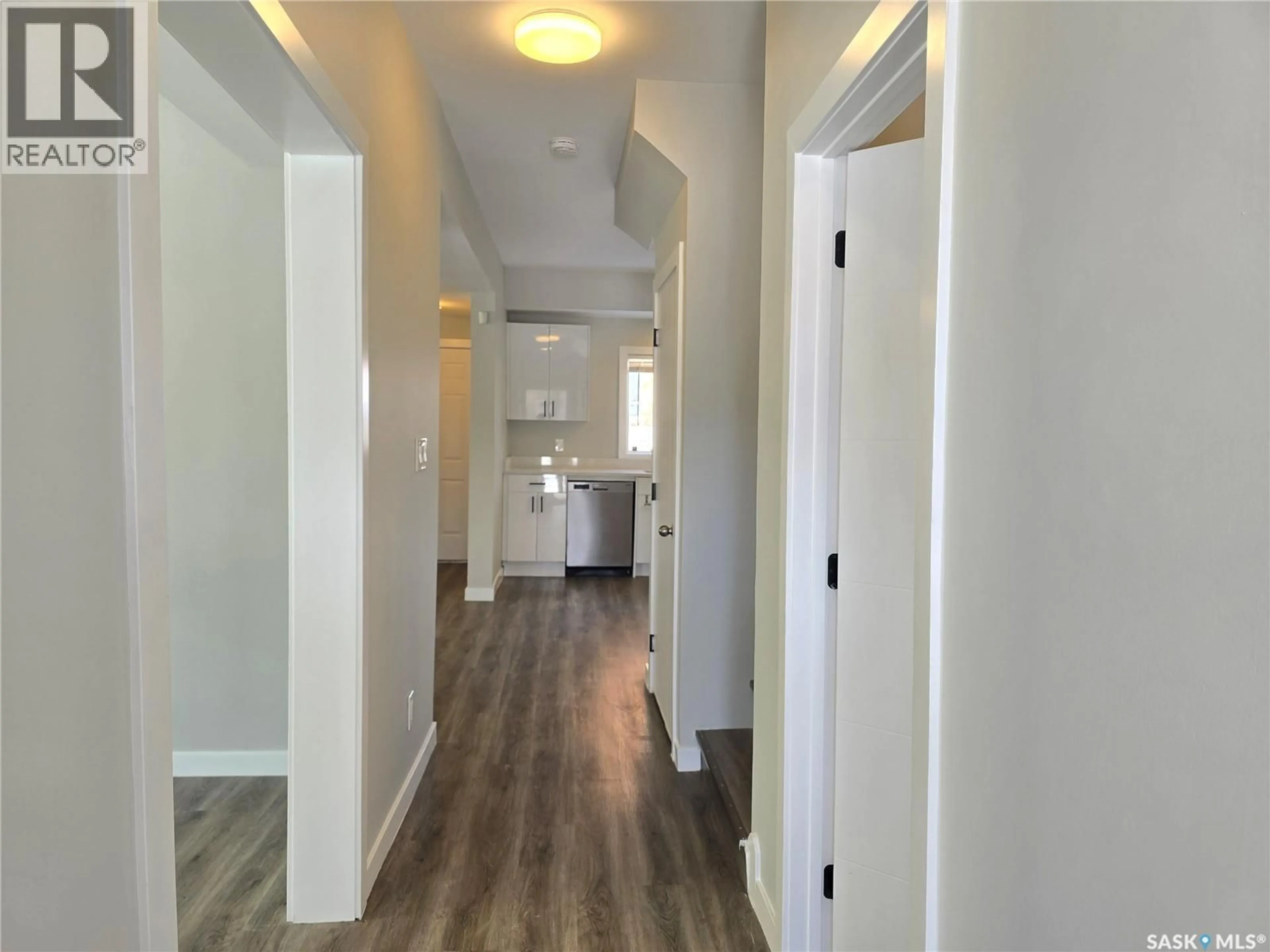 Indoor entryway for 210 E AVENUE N, Saskatoon Saskatchewan S7L1R7