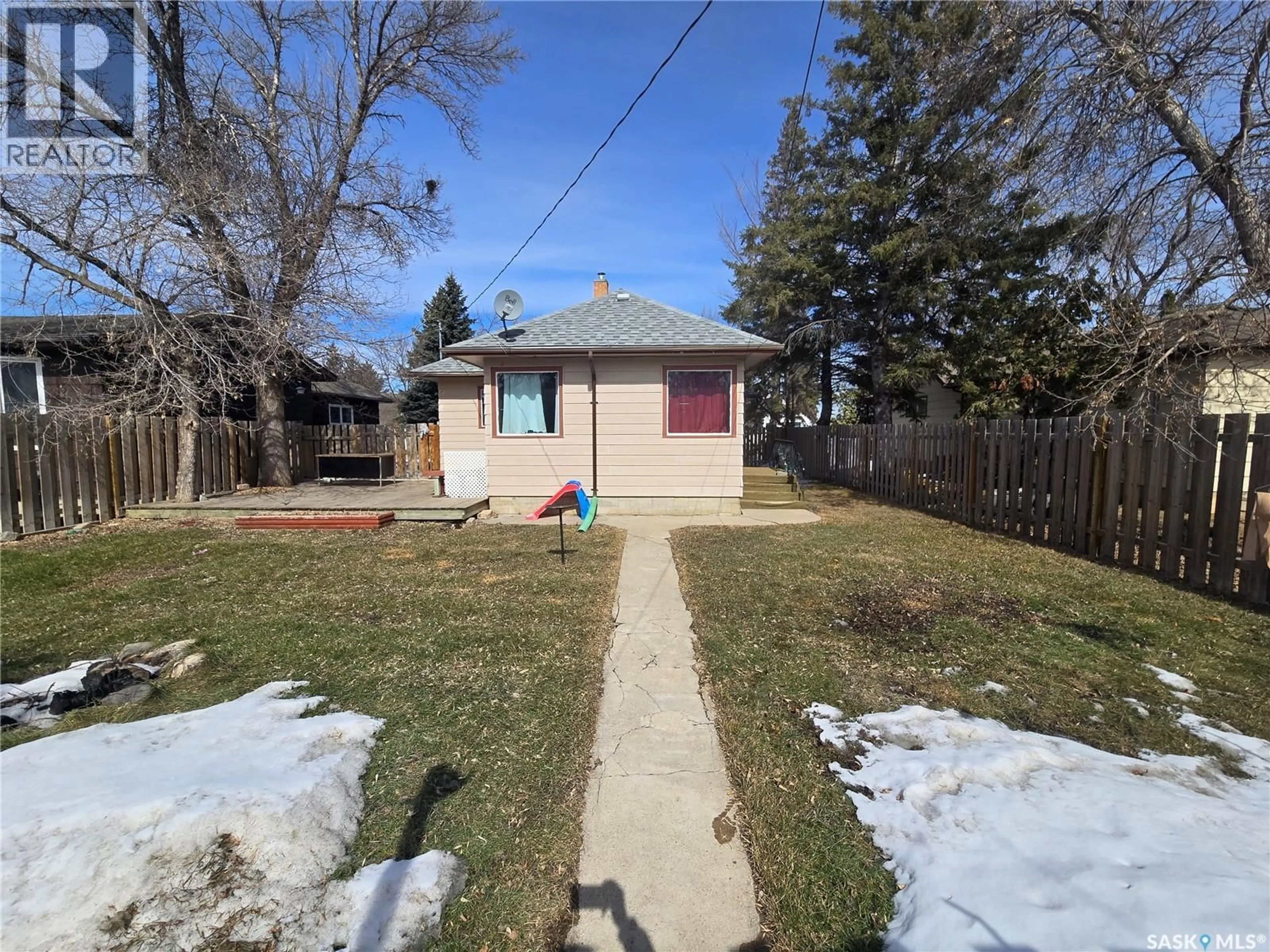 A pic from outside/outdoor area/front of a property/back of a property/a pic from drone, street for 703 MAIN STREET, Kipling Saskatchewan S0G2S0