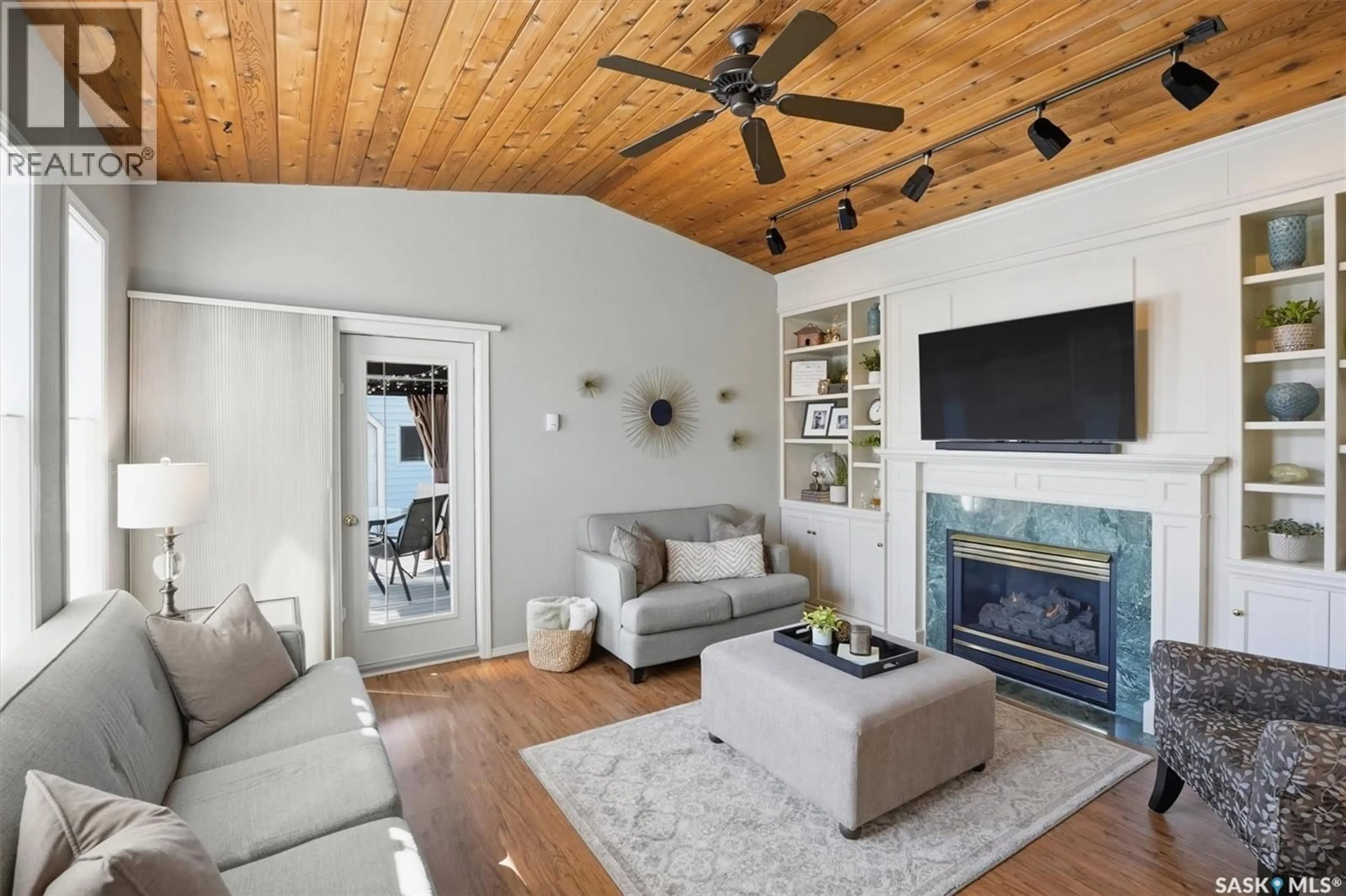 Living room with furniture, wood/laminate floor for 106 LAURENTIAN DRIVE, Saskatoon Saskatchewan S7H4M2