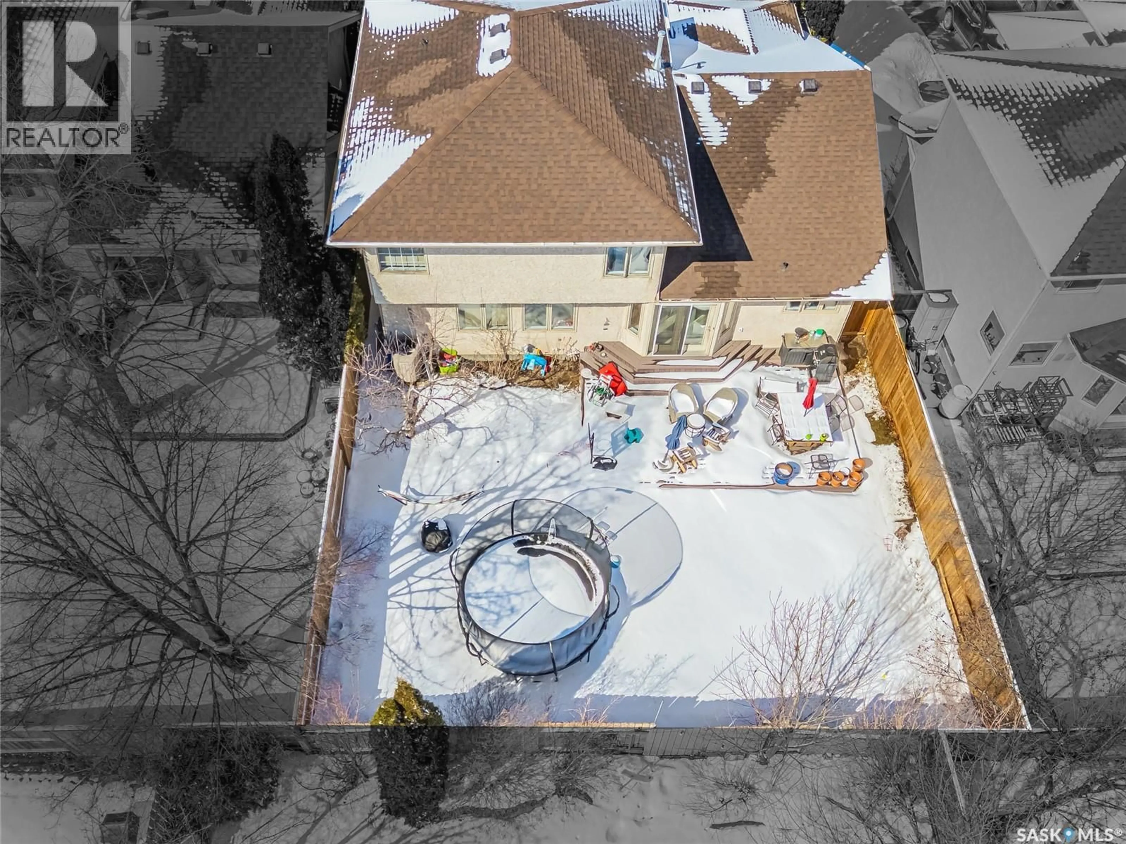 A pic from outside/outdoor area/front of a property/back of a property/a pic from drone, street for 1022 HURLEY WAY, Saskatoon Saskatchewan S7N4J7