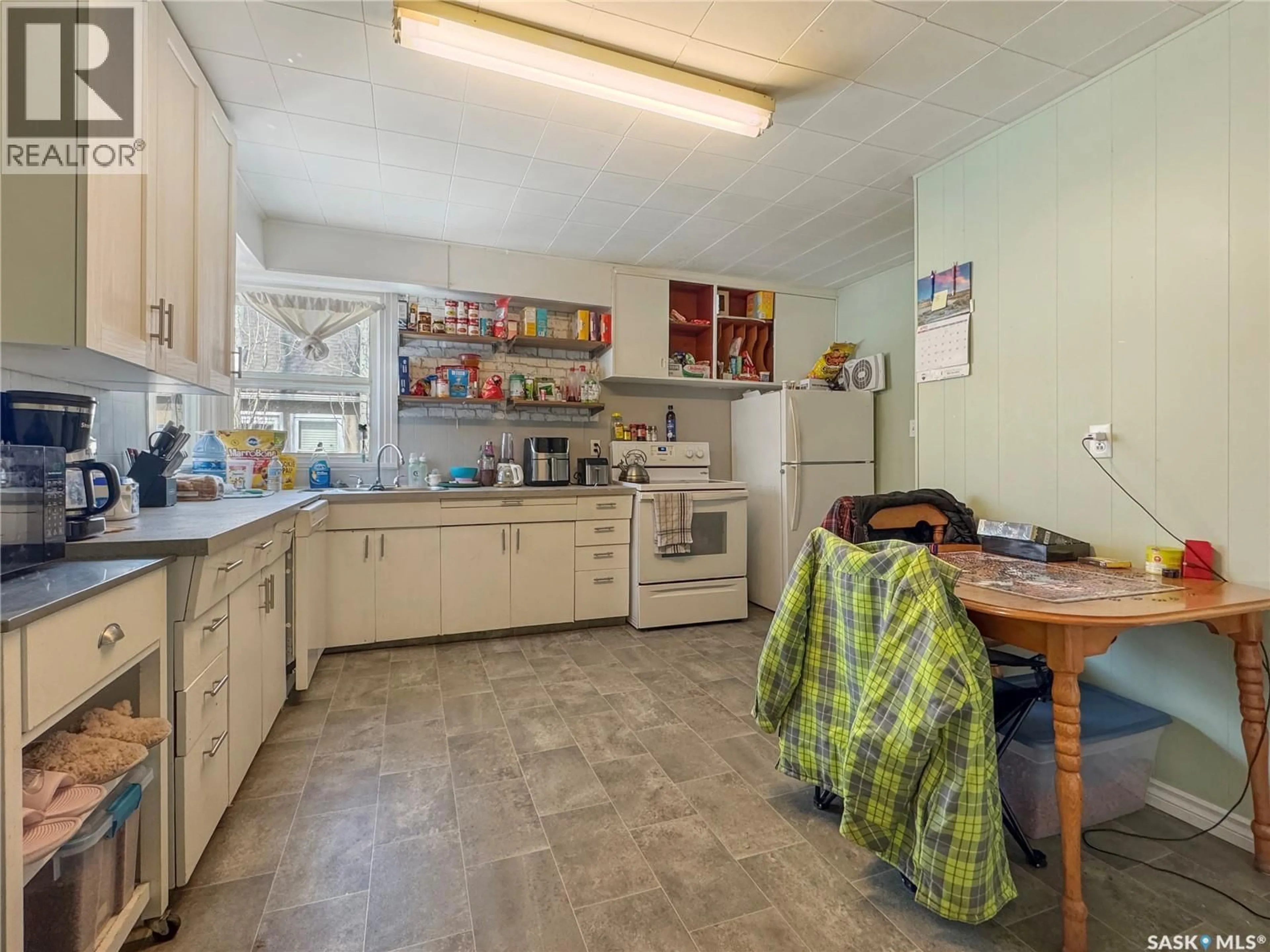 Standard kitchen, unknown for 1441 103RD STREET, North Battleford Saskatchewan S9A1L2