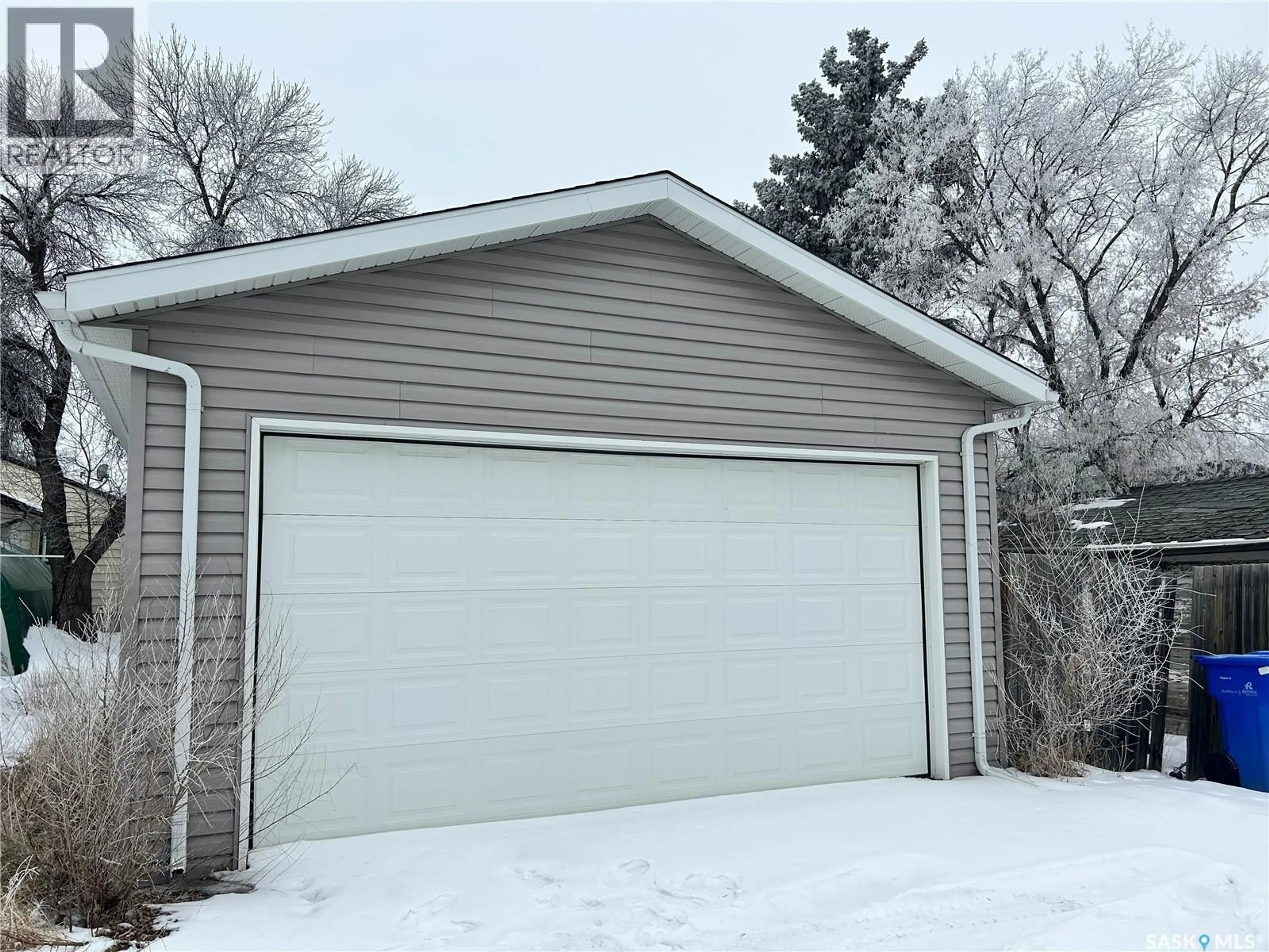 Indoor garage for 455 HALIFAX STREET, Regina Saskatchewan S4R1T4