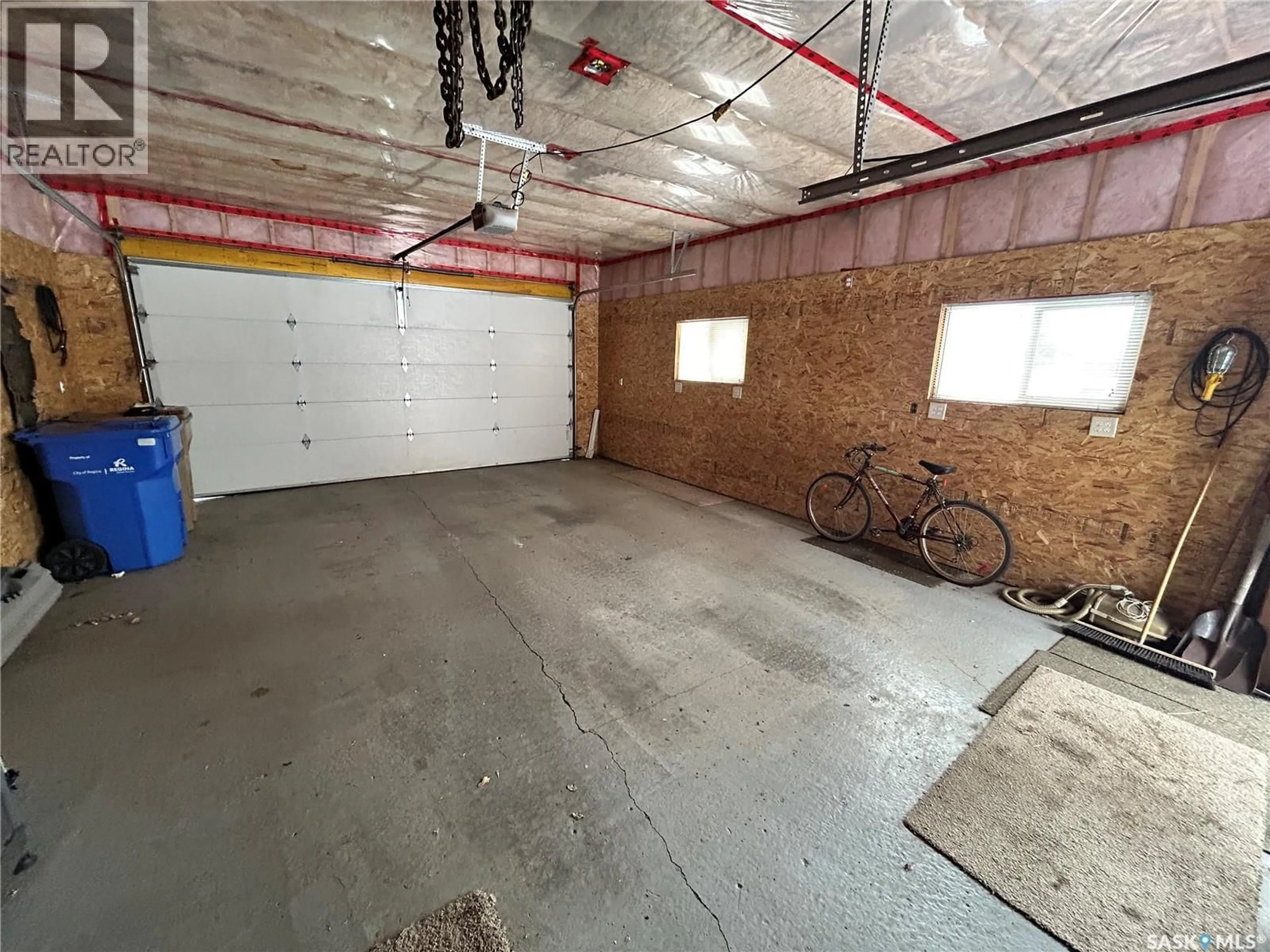 Indoor garage for 455 HALIFAX STREET, Regina Saskatchewan S4R1T4