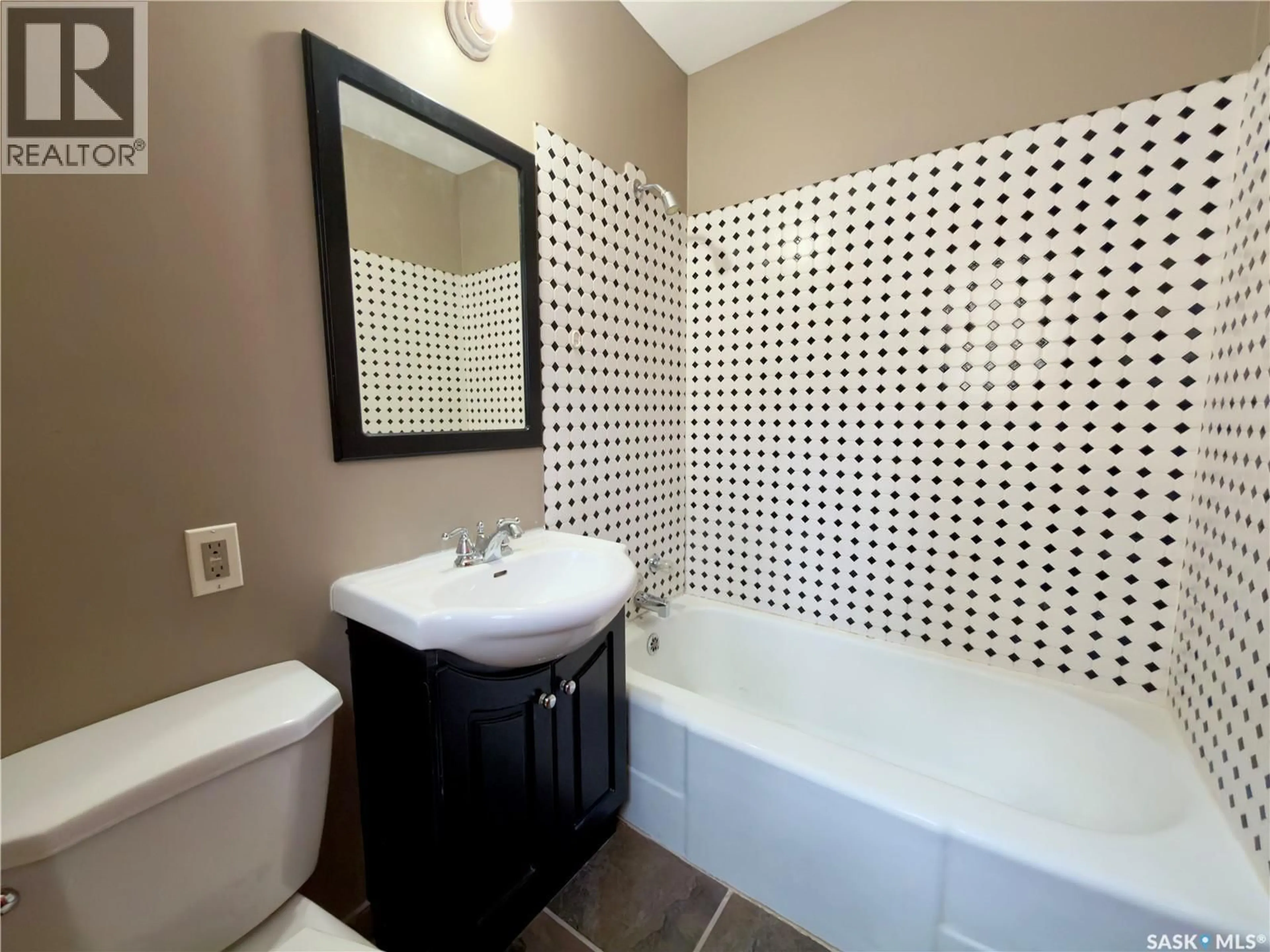 Standard bathroom, ceramic/tile floor for 2 400 4TH AVENUE, Saskatoon Saskatchewan S7K0R3