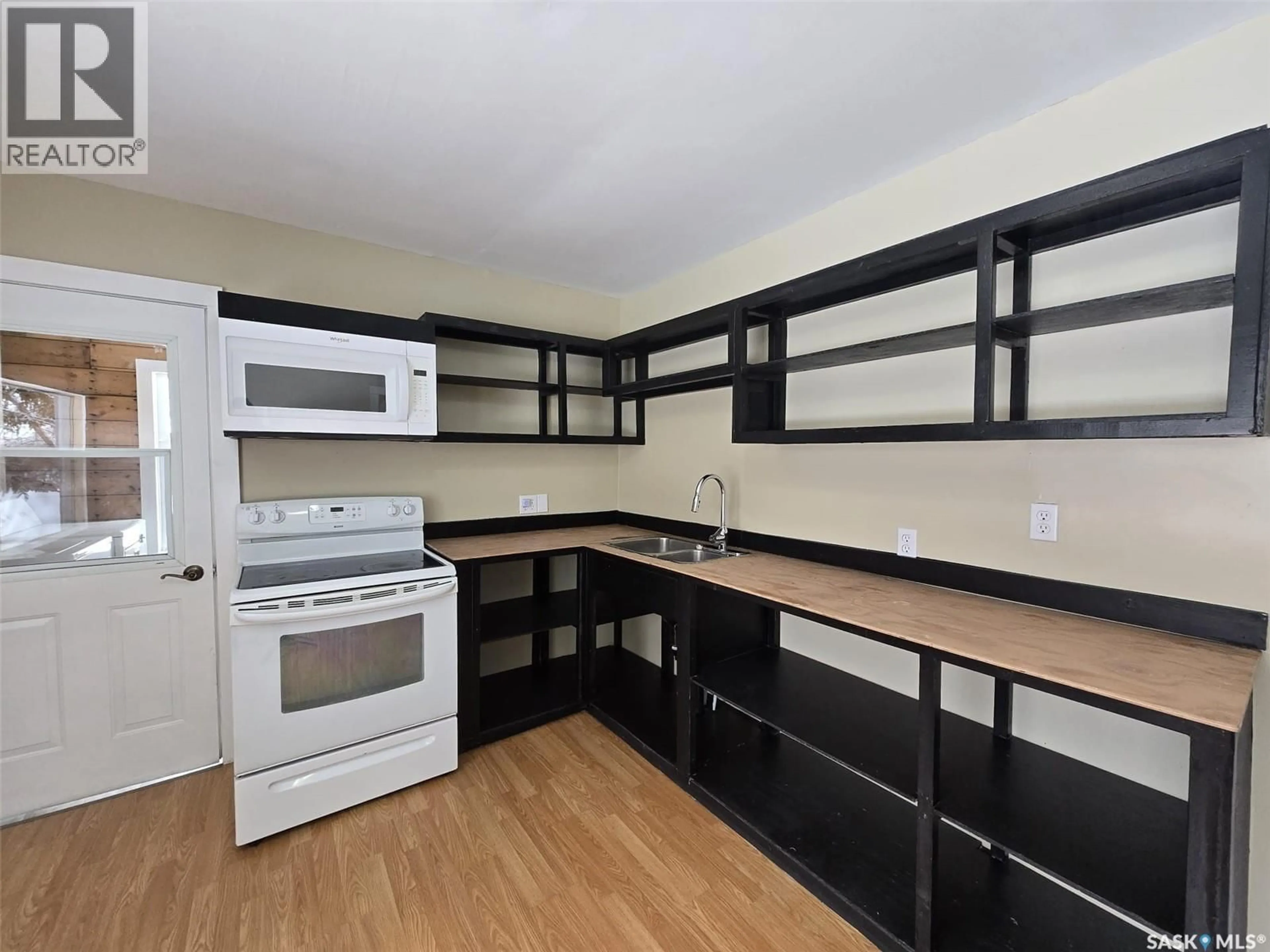 Standard kitchen, wood/laminate floor for 3rd - 309 3RD ST, Wilkie Saskatchewan S0K4W0