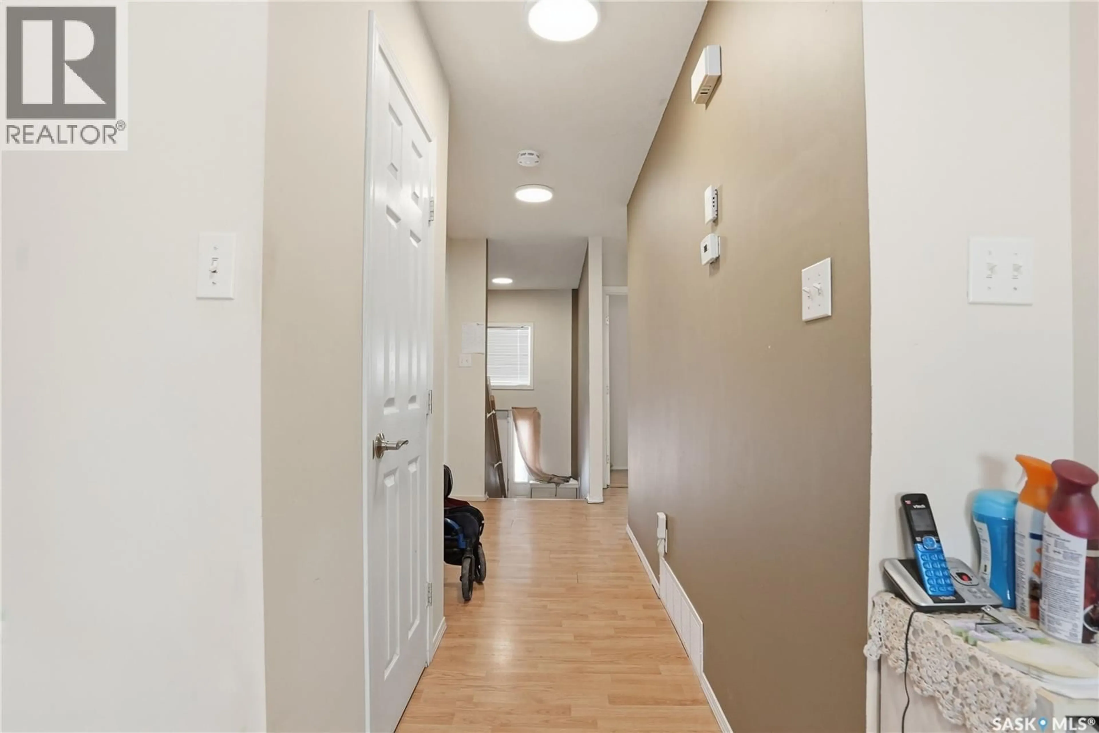 Indoor entryway for 222 V AVENUE, Saskatoon Saskatchewan S7M3B3