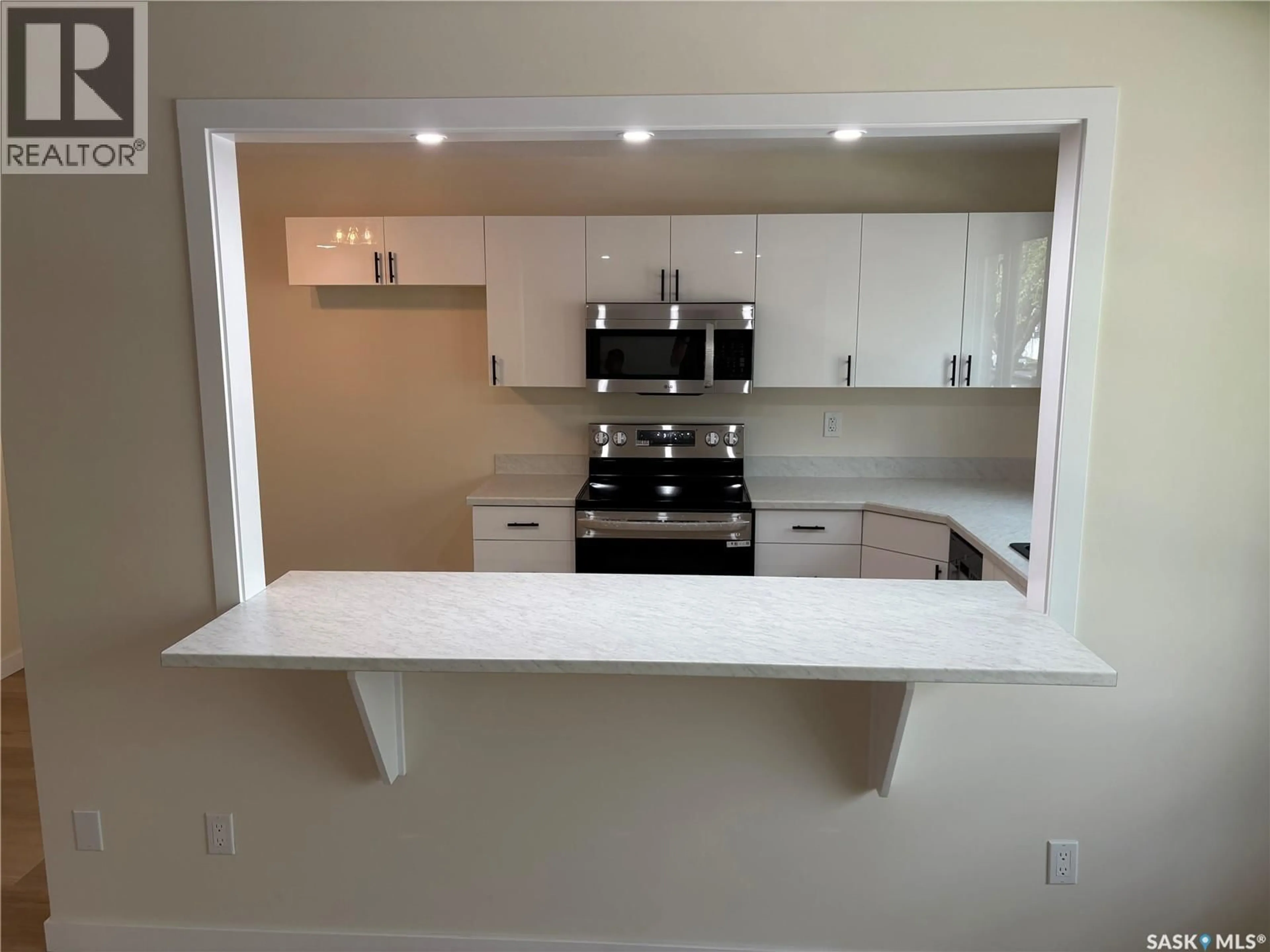Open concept kitchen, ceramic/tile floor for 35 42 SPENCE STREET, Regina Saskatchewan S4S4H4