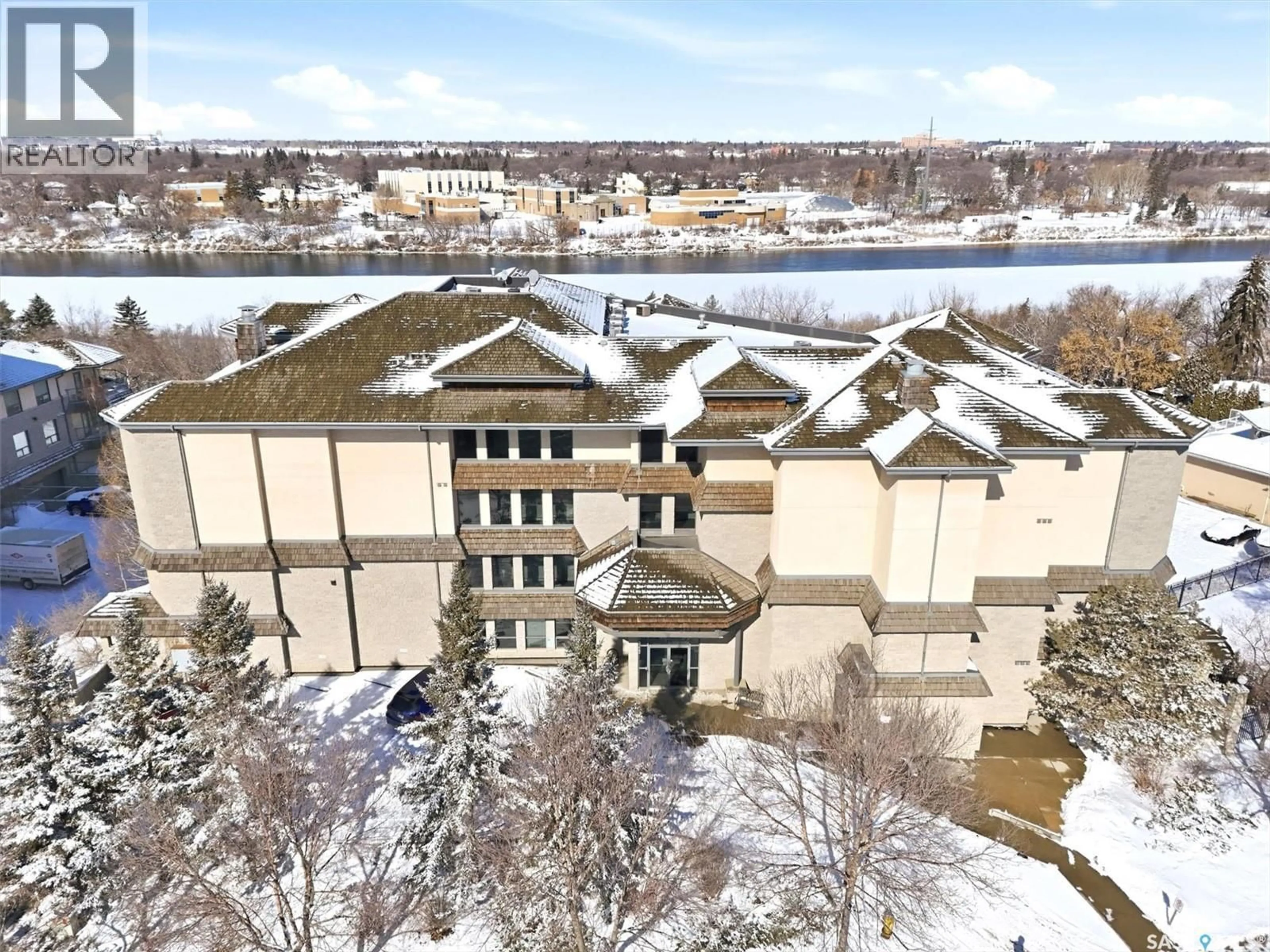 A pic from outside/outdoor area/front of a property/back of a property/a pic from drone, building for 402 615 SASKATCHEWAN CRESCENT, Saskatoon Saskatchewan S7M0A5