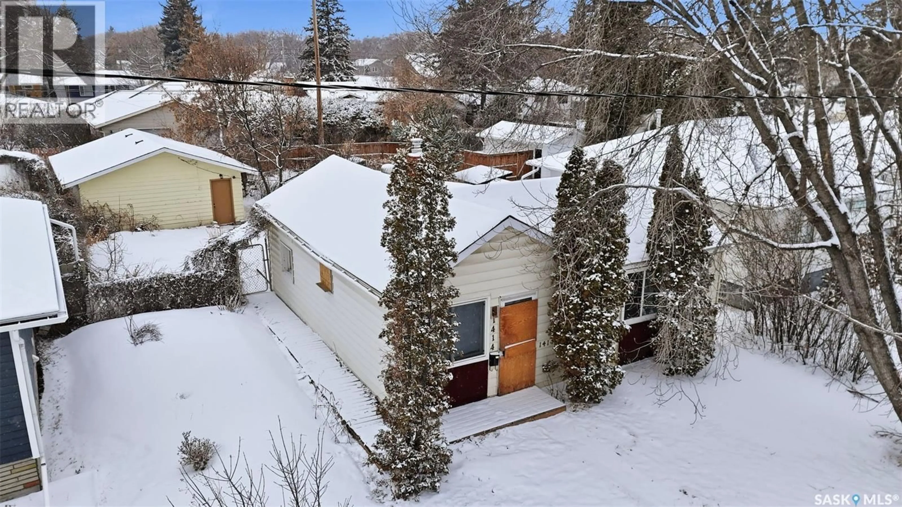 A pic from outside/outdoor area/front of a property/back of a property/a pic from drone, street for 1414 CUMBERLAND AVENUE, Saskatoon Saskatchewan S7H2M1