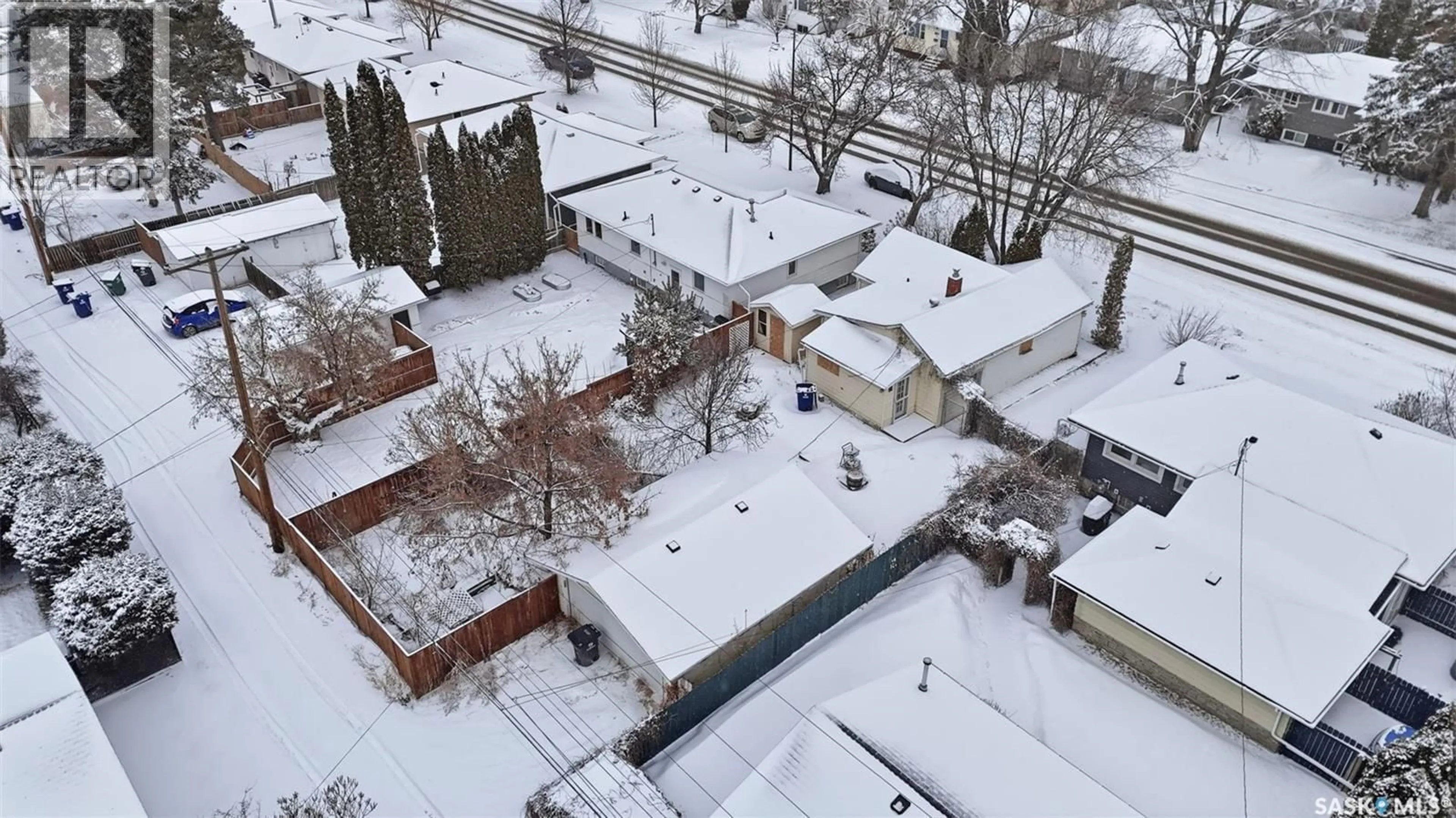 A pic from outside/outdoor area/front of a property/back of a property/a pic from drone, street for 1414 CUMBERLAND AVENUE, Saskatoon Saskatchewan S7H2M1