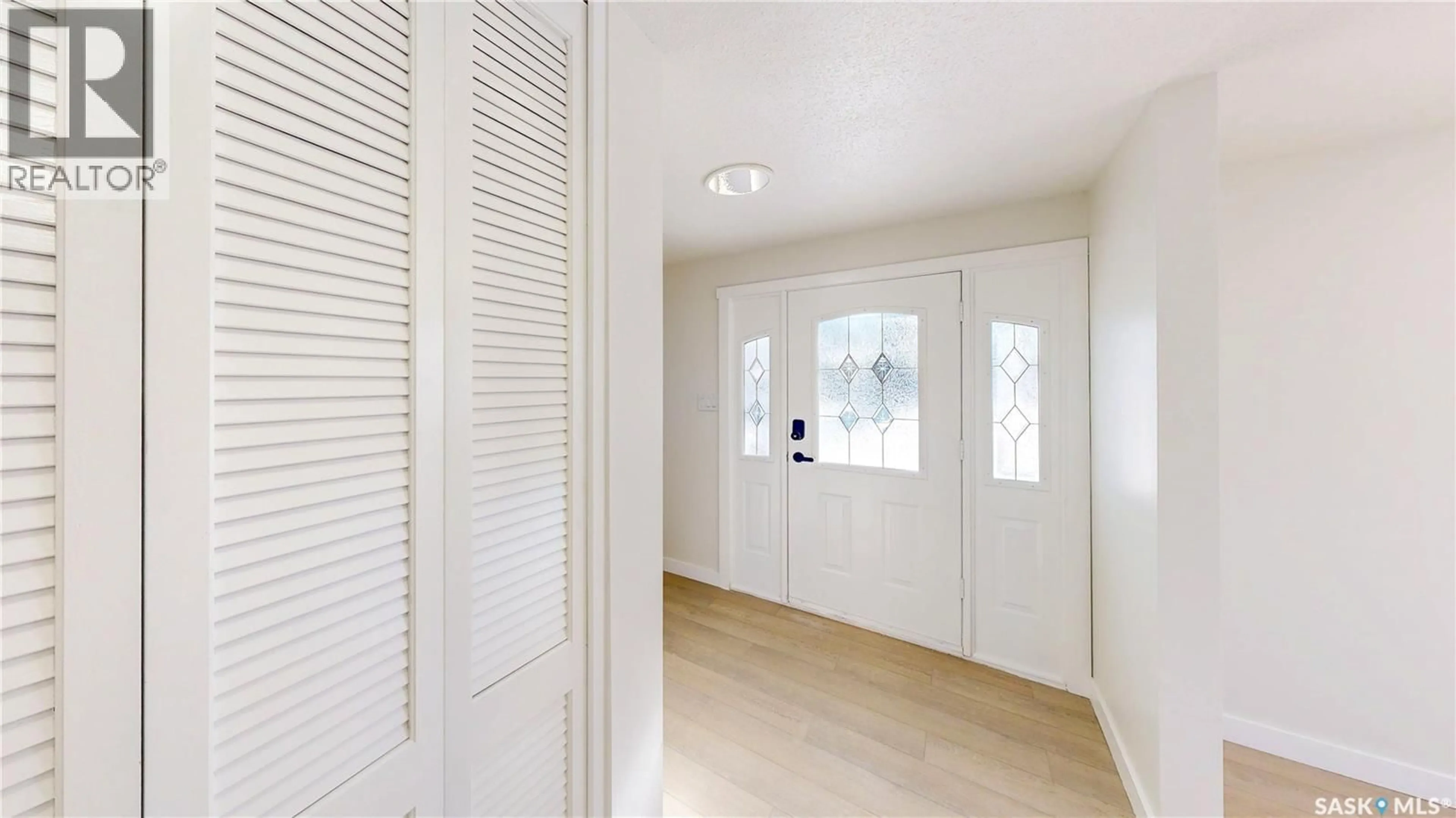 Indoor entryway for 3022 LACON STREET, Regina Saskatchewan S4N2A8