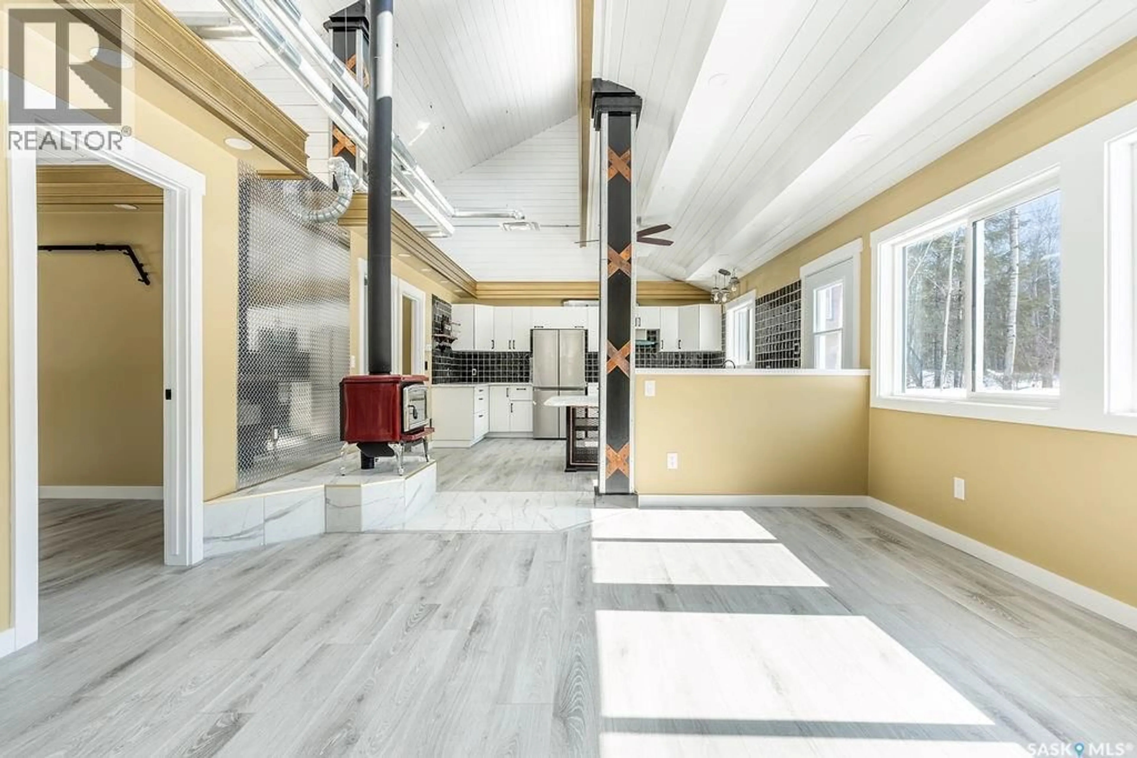 Indoor foyer for 1 MAY BAY, Big River Rm No. 555 Saskatchewan S0J0E0