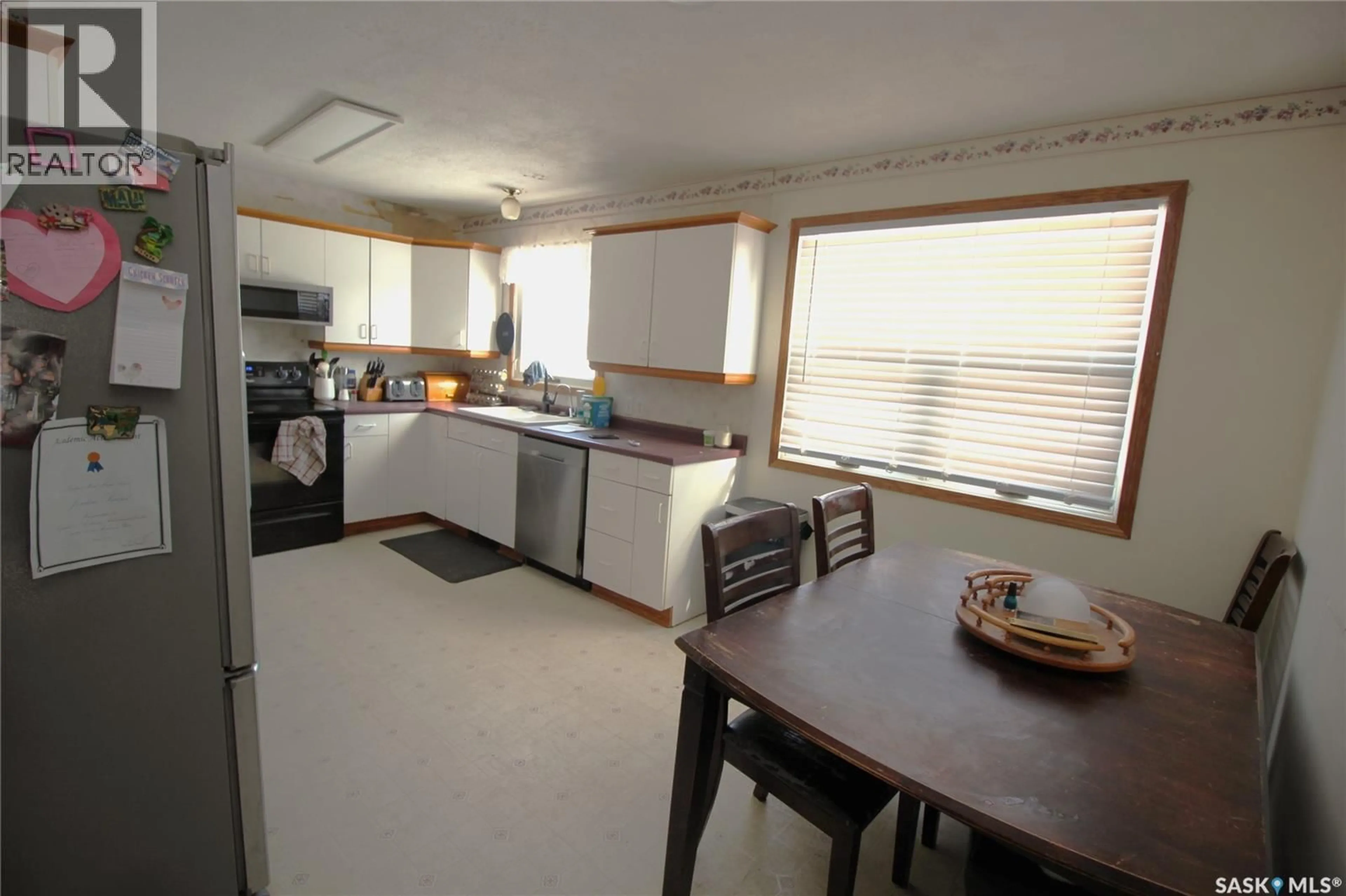 Standard kitchen, unknown for 800 ROBISON STREET, Indian Head Saskatchewan S0G2K0
