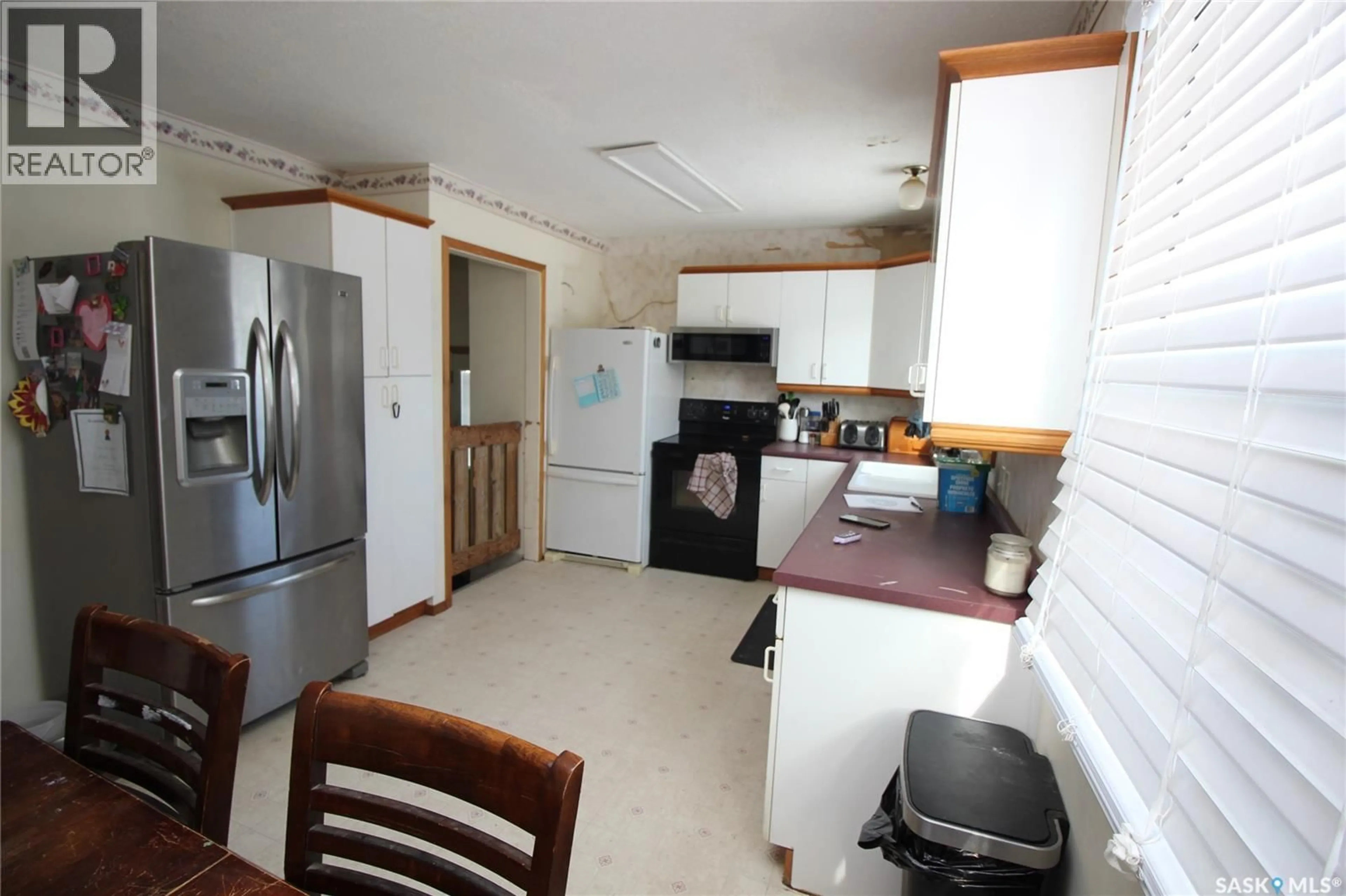 Standard kitchen, unknown for 800 ROBISON STREET, Indian Head Saskatchewan S0G2K0